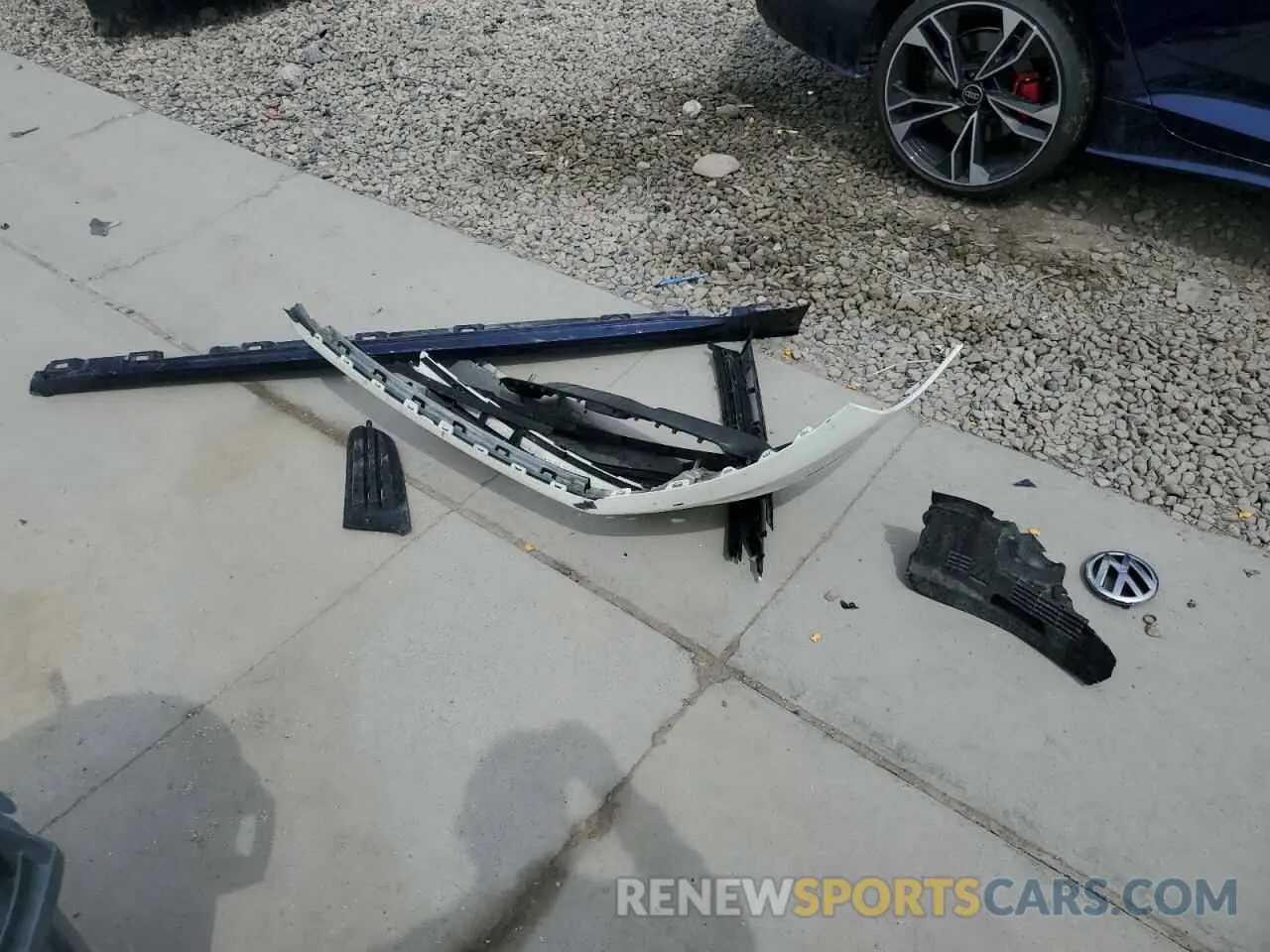 14 Photograph of a damaged car WAUC4CF5XRA029418 AUDI S5/RS5 2024