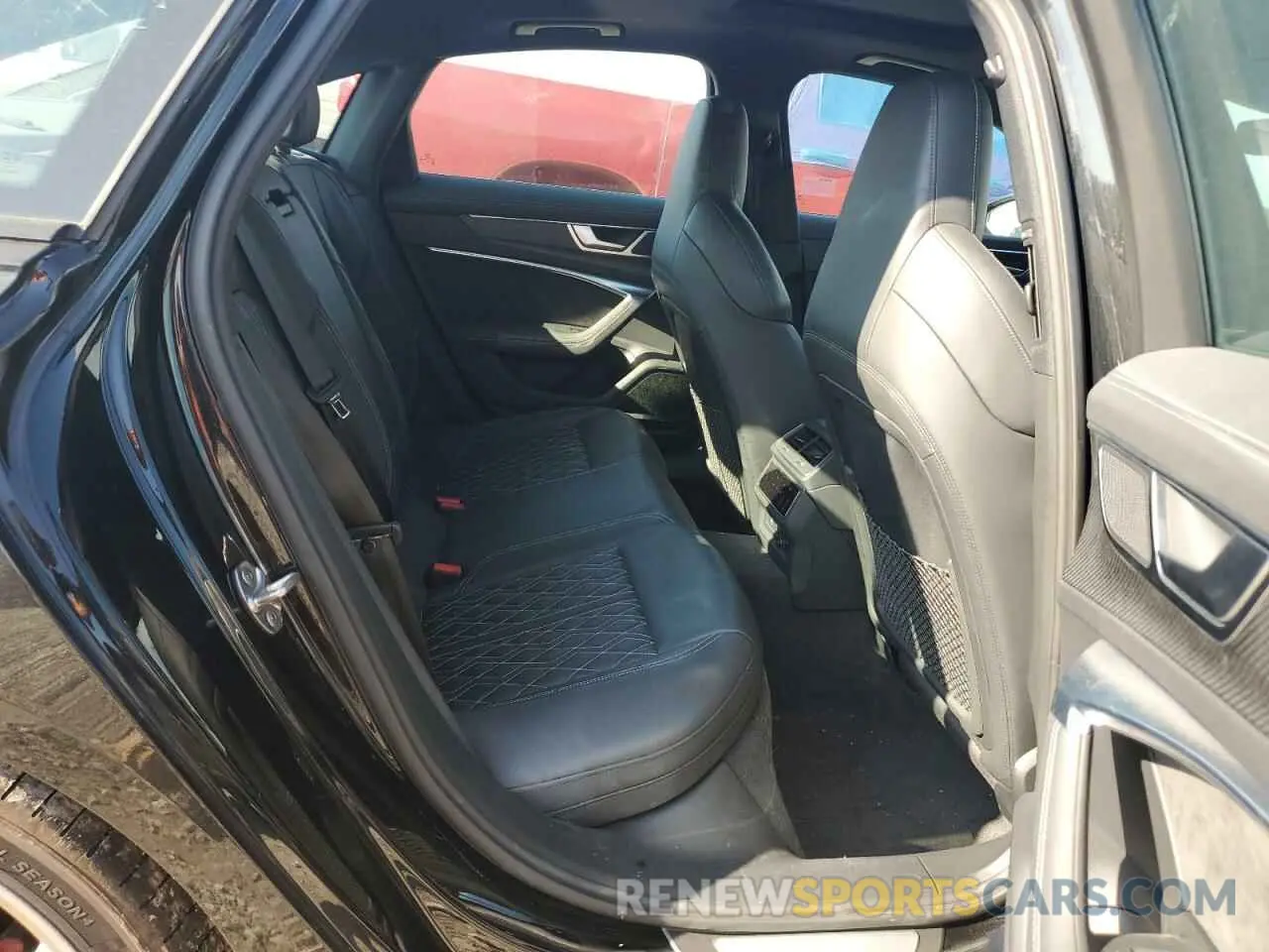 10 Photograph of a damaged car WAUDFAF20MN041829 AUDI S6/RS6 2021