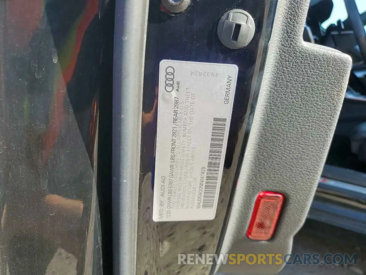 13 Photograph of a damaged car WAUDFAF20MN041829 AUDI S6/RS6 2021