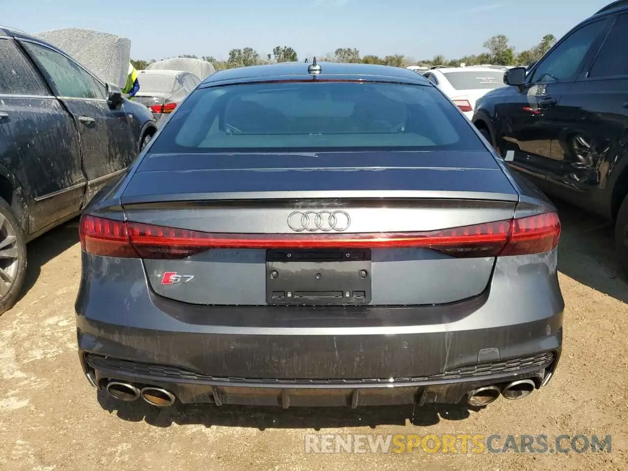 6 Photograph of a damaged car WAUSFAF21LN018646 AUDI S7/RS7 2020