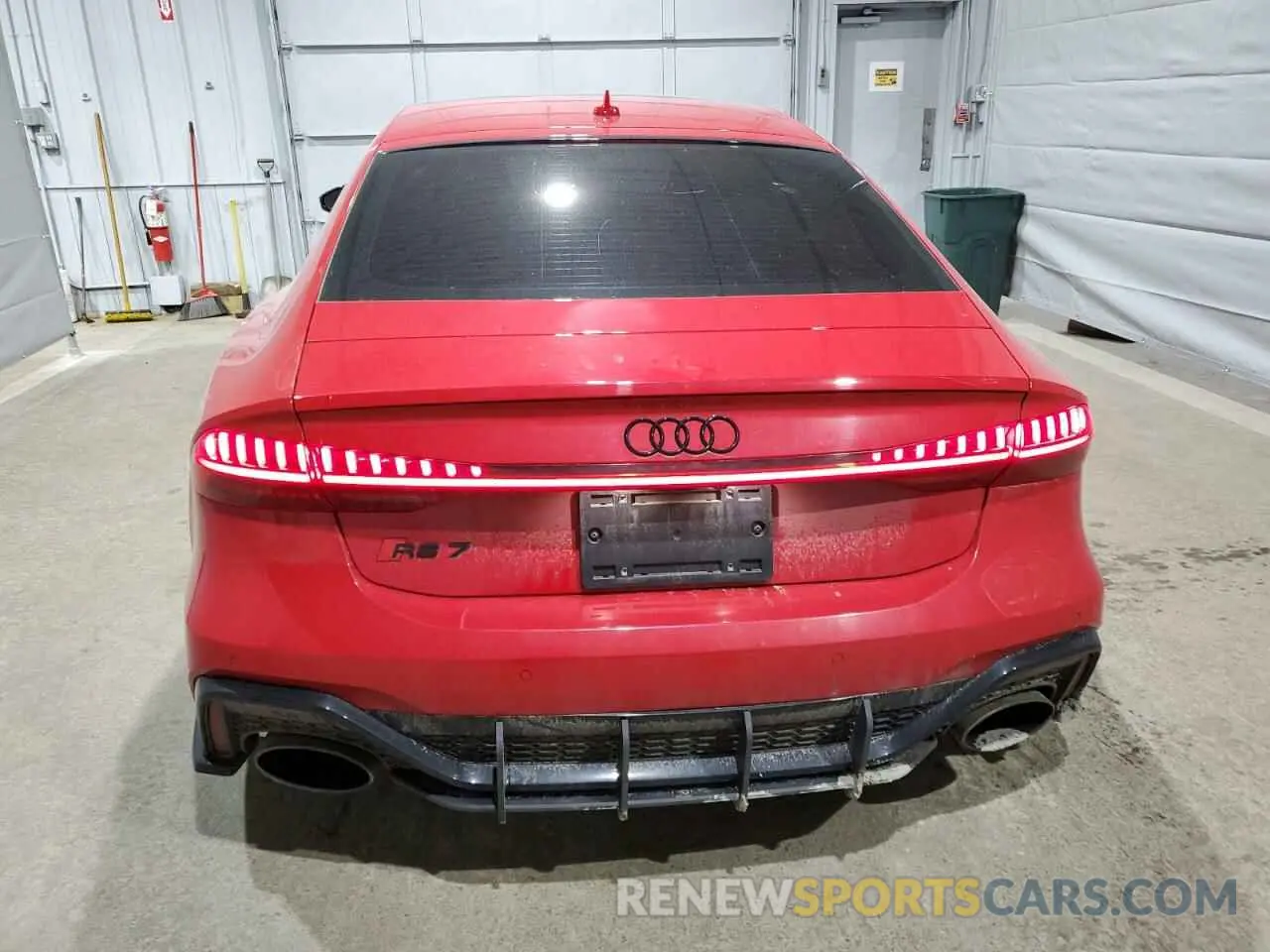 6 Photograph of a damaged car WUAPCBF25NN904045 AUDI S7/RS7 2022