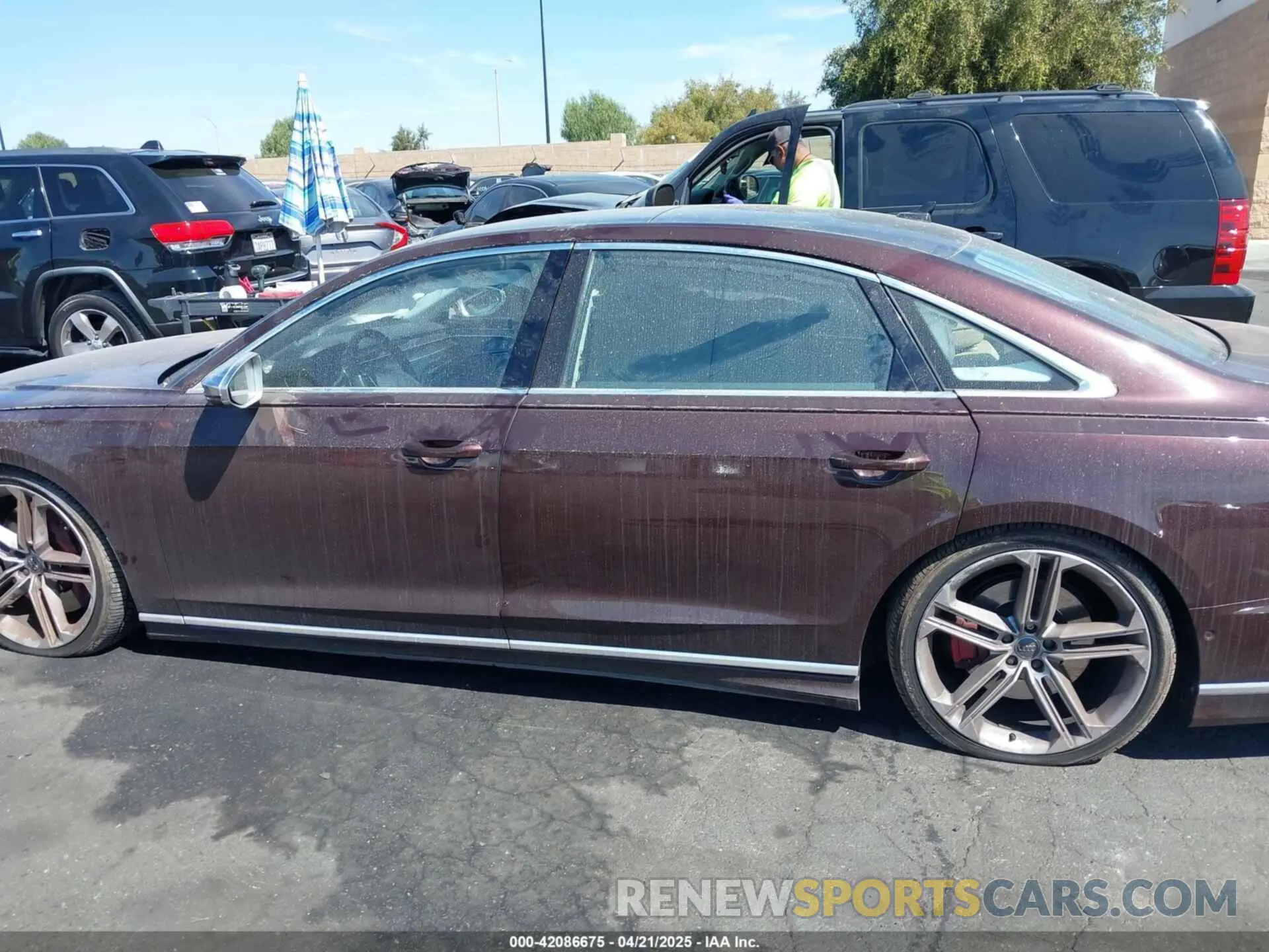 14 Photograph of a damaged car WAU8SAF80LN014792 AUDI S8 2020