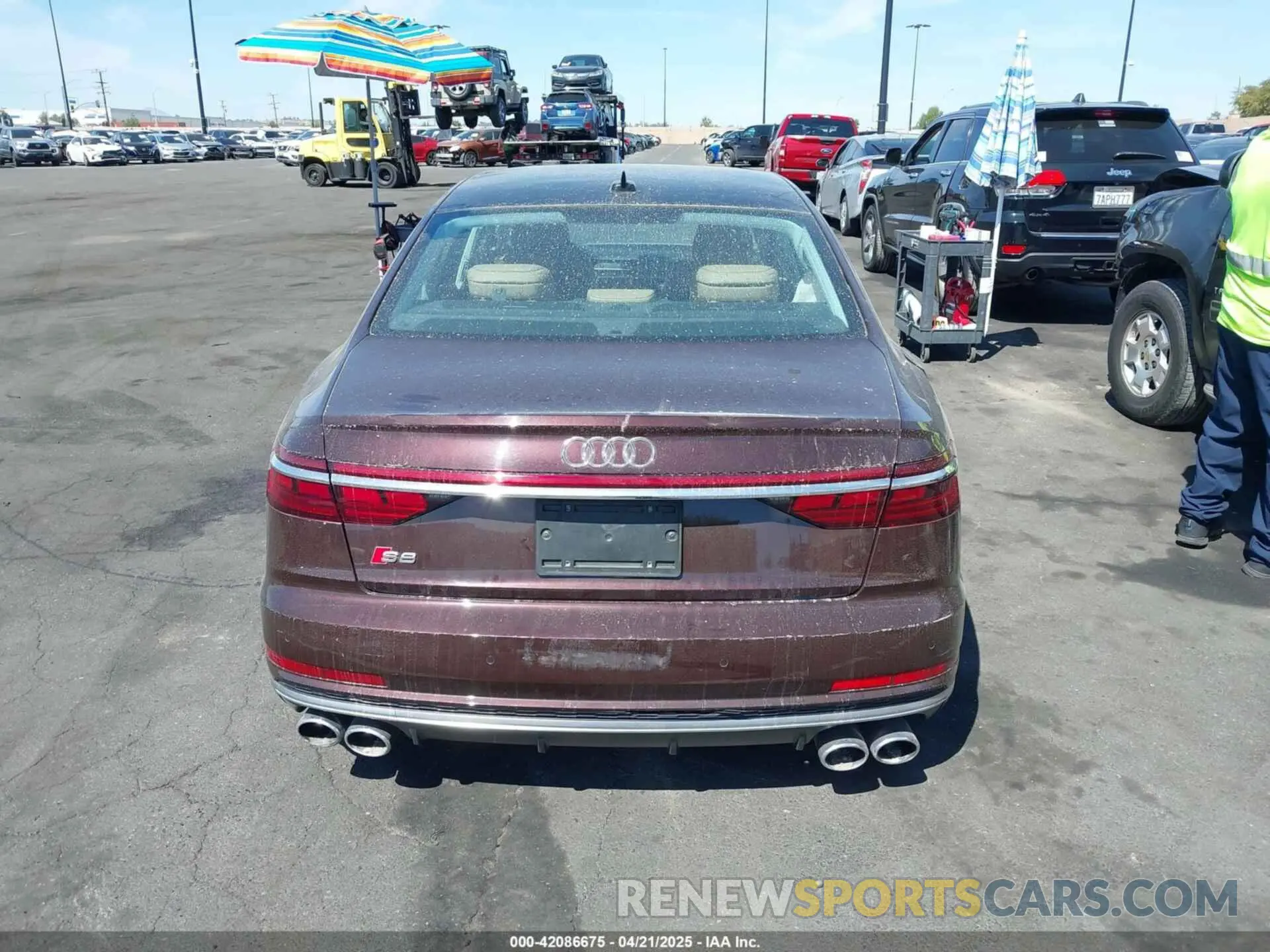 16 Photograph of a damaged car WAU8SAF80LN014792 AUDI S8 2020