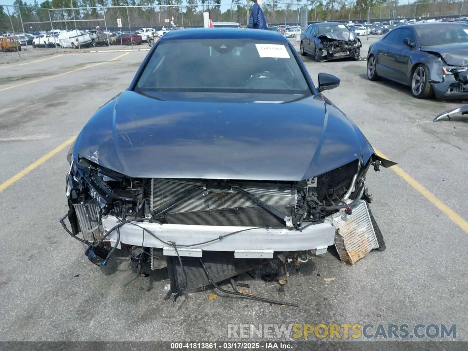 11 Photograph of a damaged car WAULSAF83NN001905 AUDI S8 2022