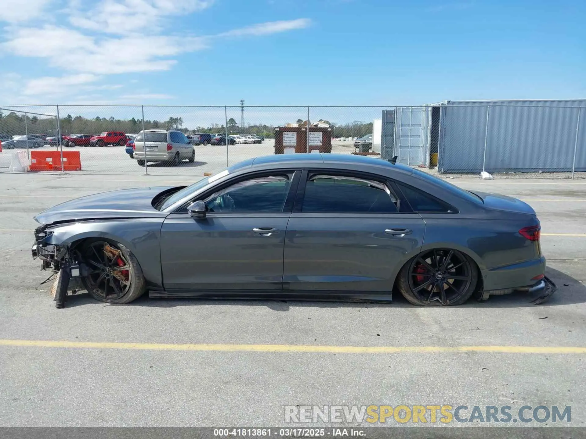 13 Photograph of a damaged car WAULSAF83NN001905 AUDI S8 2022