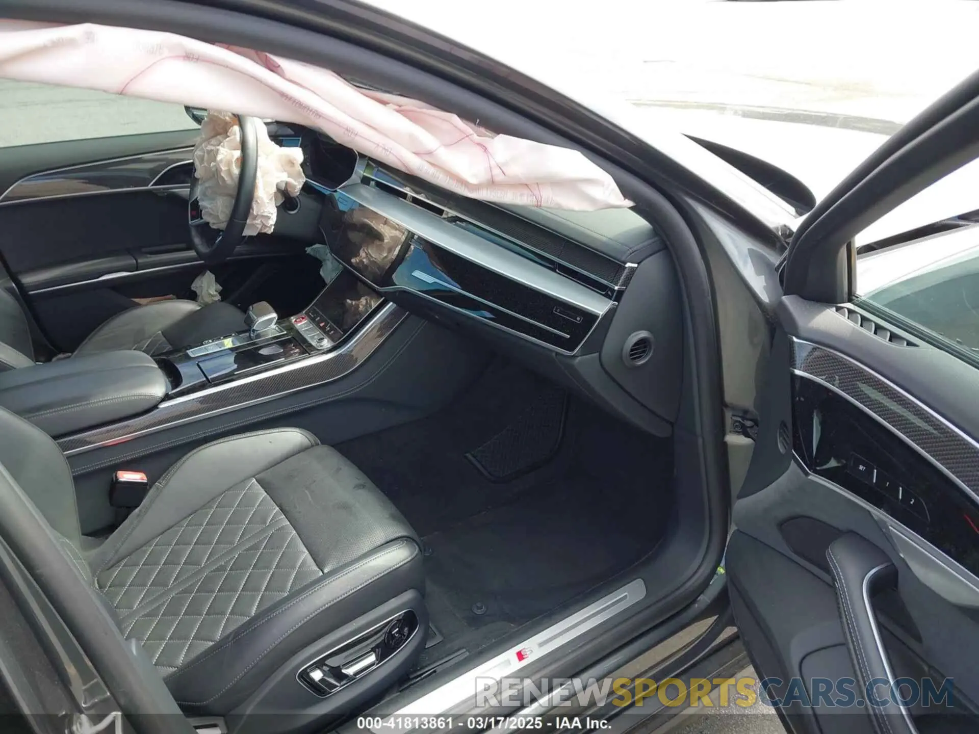 5 Photograph of a damaged car WAULSAF83NN001905 AUDI S8 2022