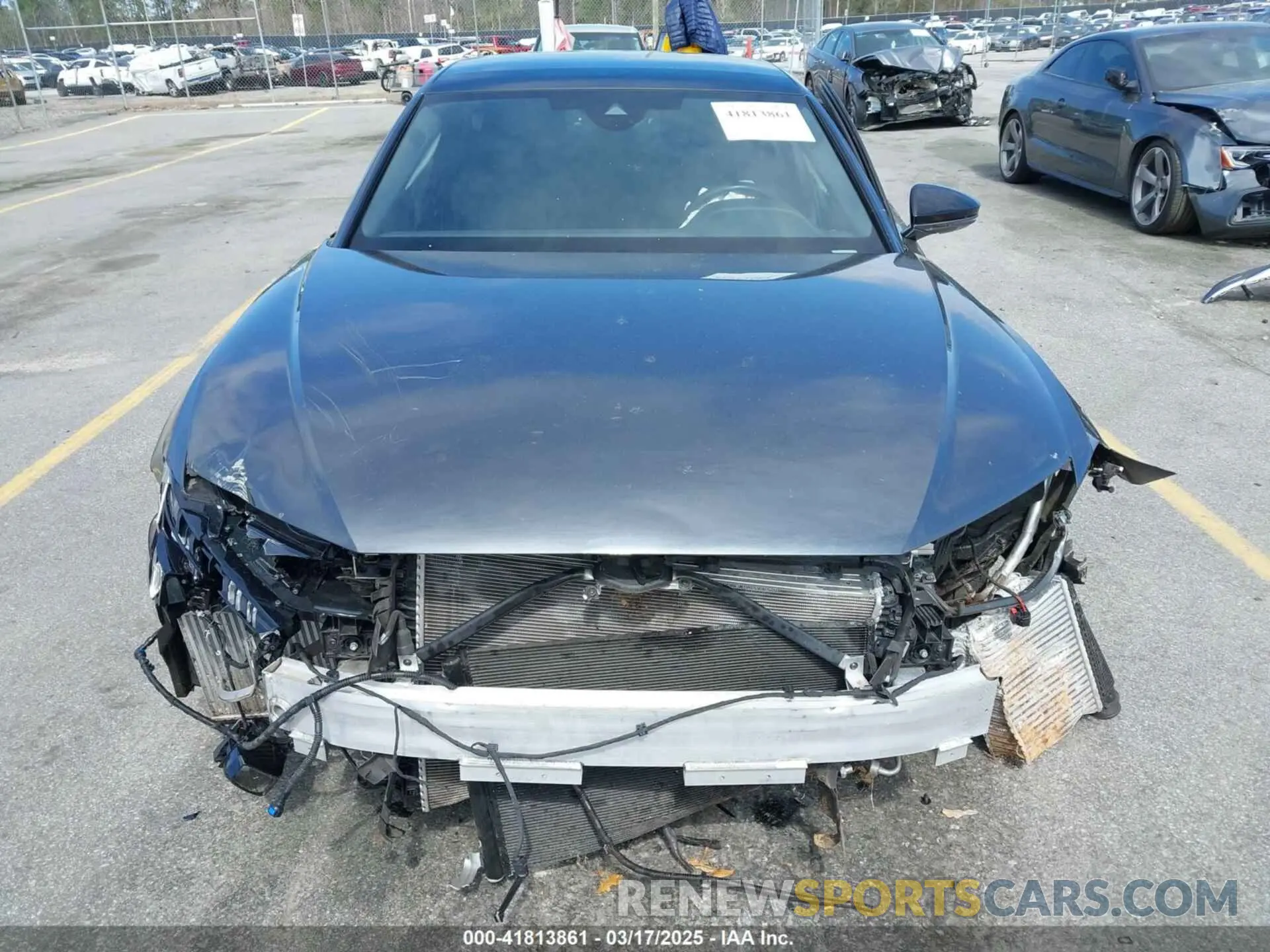 6 Photograph of a damaged car WAULSAF83NN001905 AUDI S8 2022