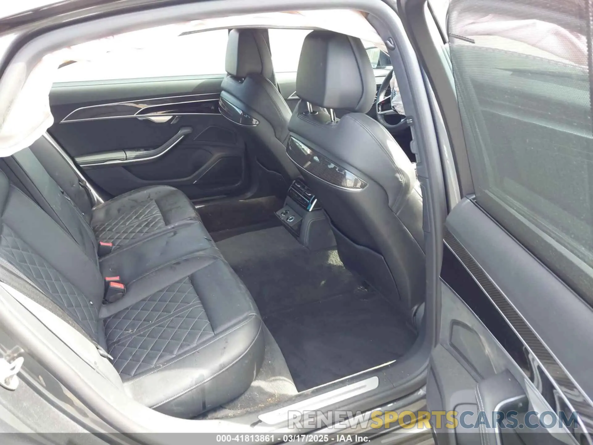 8 Photograph of a damaged car WAULSAF83NN001905 AUDI S8 2022