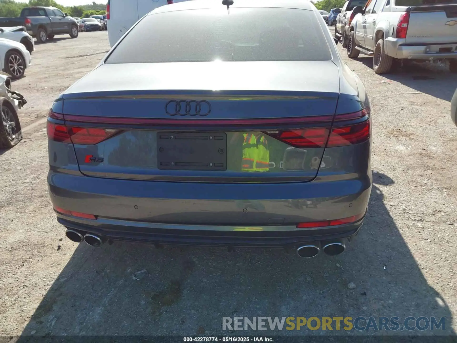 16 Photograph of a damaged car WAULSAF81PN011643 AUDI S8 2023