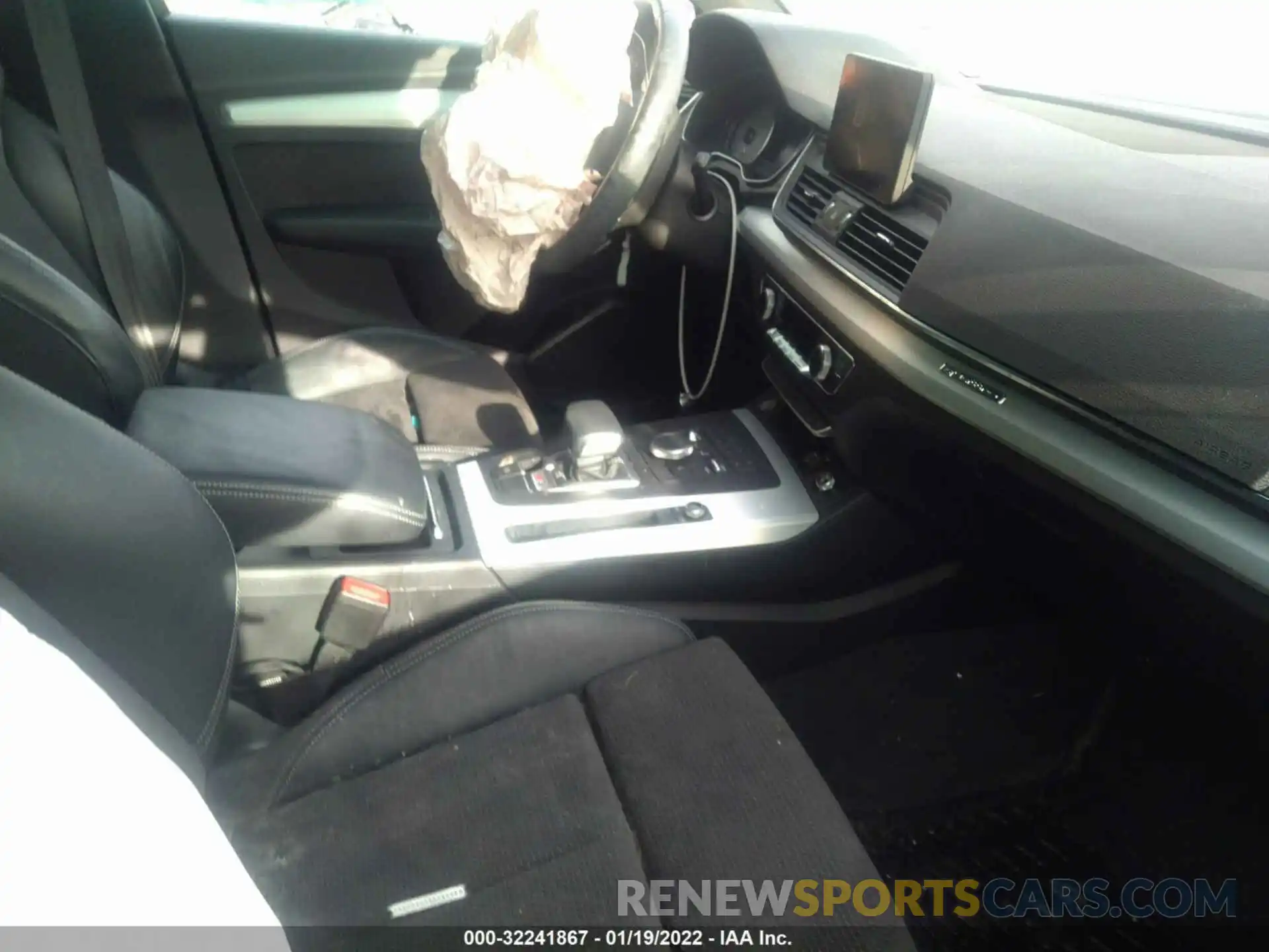 5 Photograph of a damaged car WA1A4AFY8K2082153 AUDI SQ5 2019