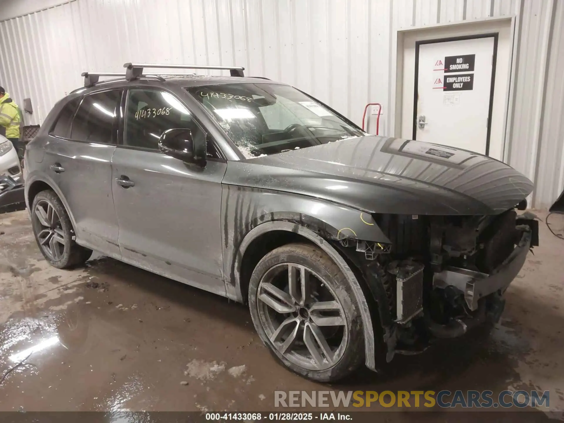 1 Photograph of a damaged car WA1B4AFY1K2097033 AUDI SQ5 2019