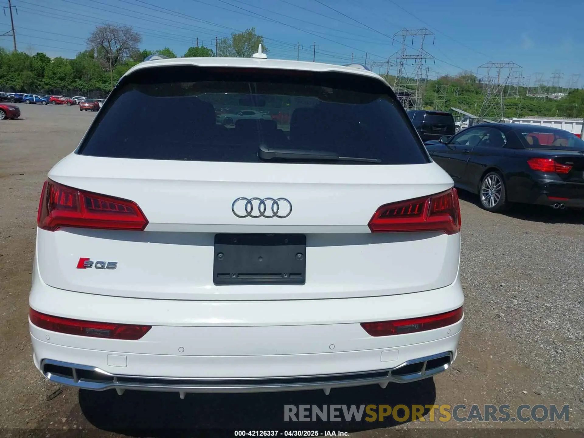 17 Photograph of a damaged car WA1B4AFY4K2002089 AUDI SQ5 2019