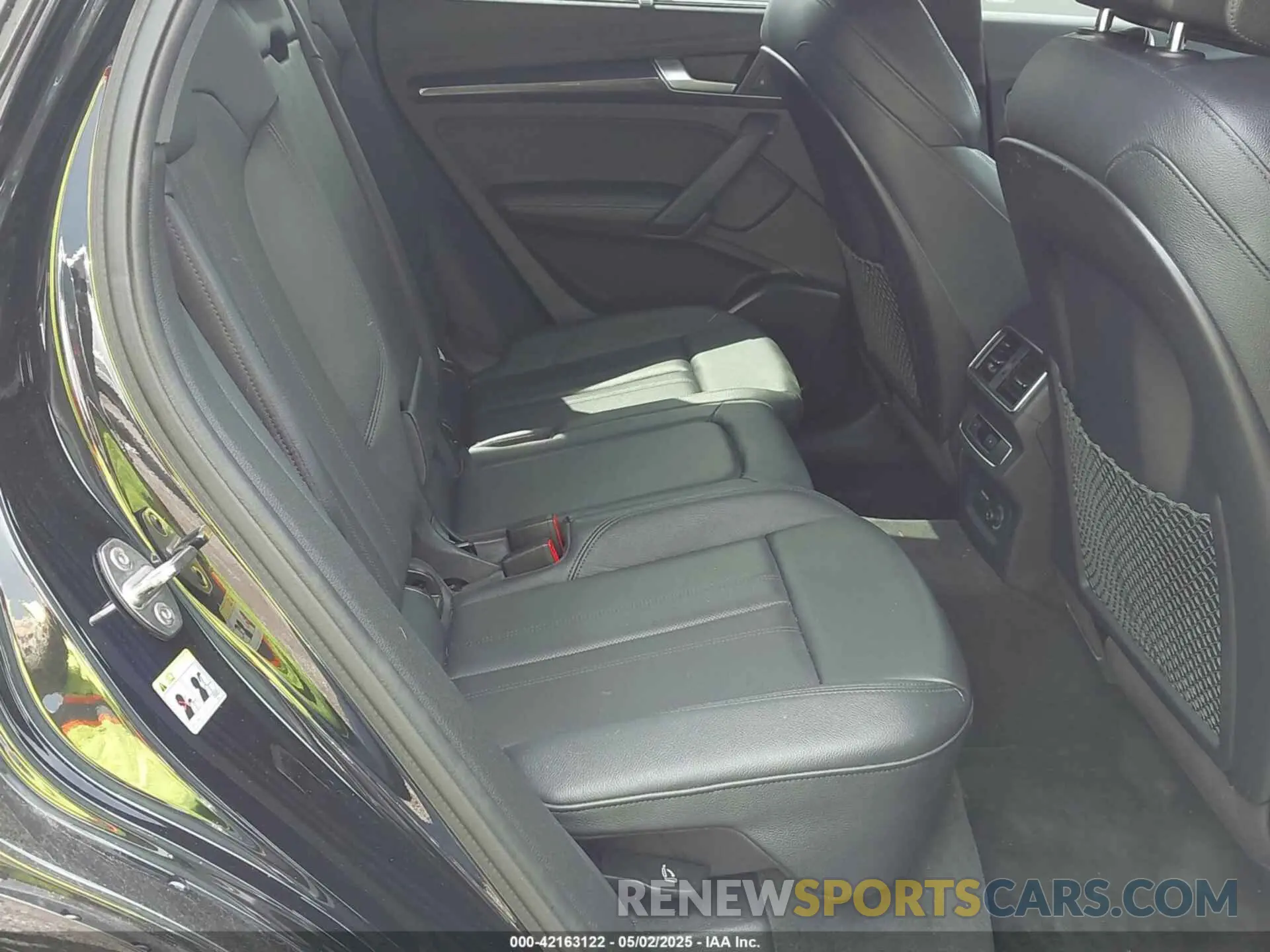 8 Photograph of a damaged car WA1B4AFY4K2070490 AUDI SQ5 2019