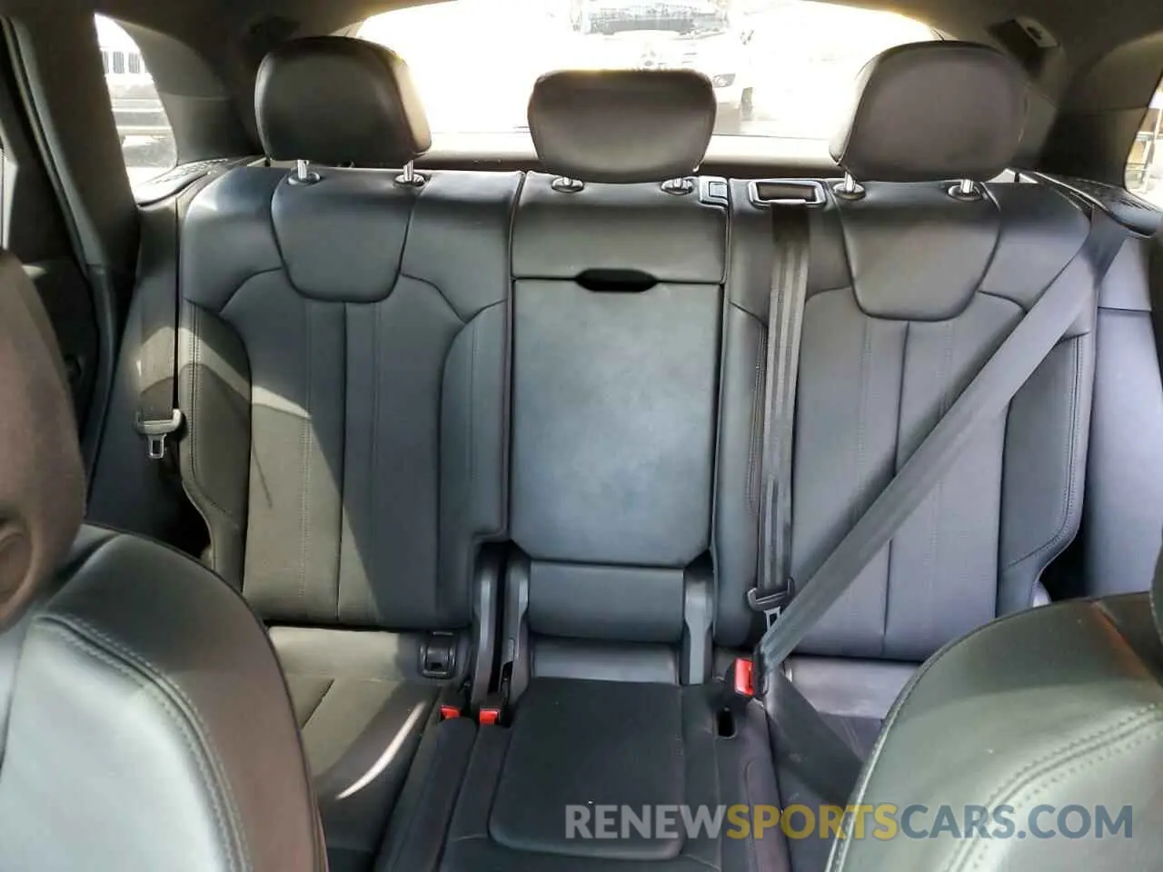 10 Photograph of a damaged car WA1B4AFY5K2001078 AUDI SQ5 2019