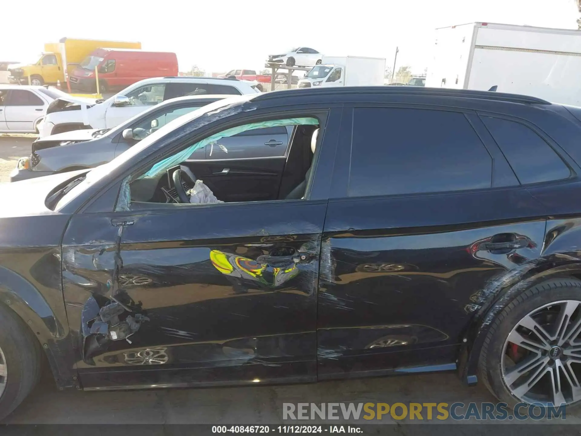 15 Photograph of a damaged car WA1B4AFY7K2040061 AUDI SQ5 2019