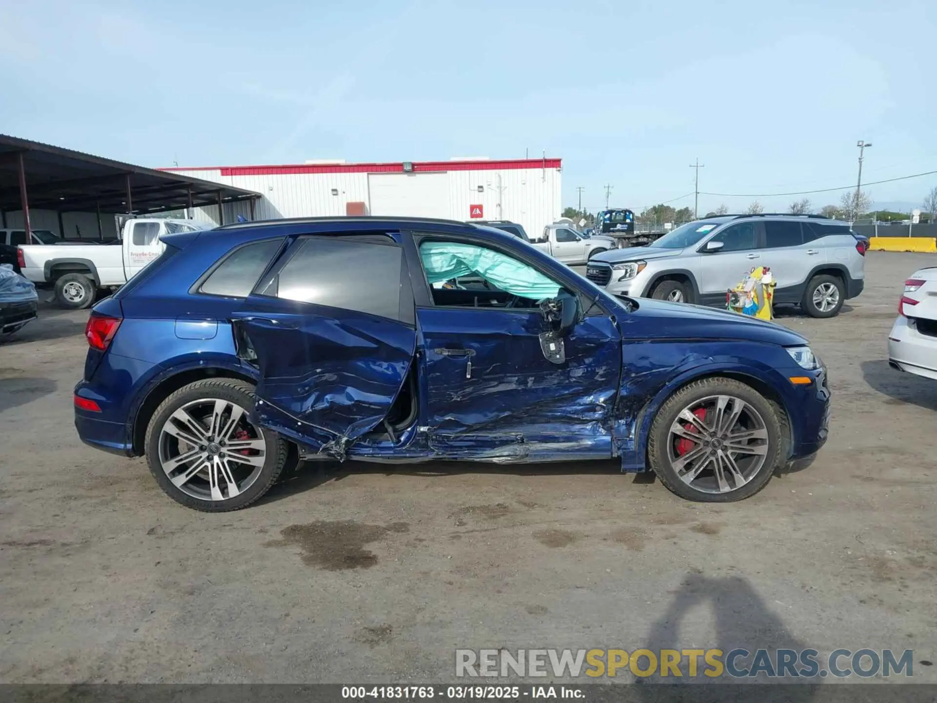 14 Photograph of a damaged car WA1B4AFY7K2118533 AUDI SQ5 2019