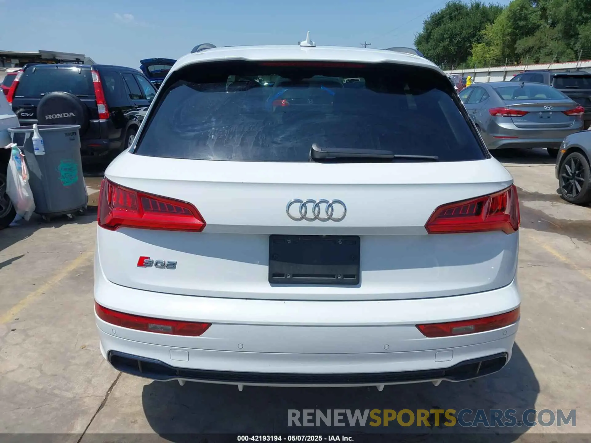 17 Photograph of a damaged car WA1B4AFY8K2107525 AUDI SQ5 2019