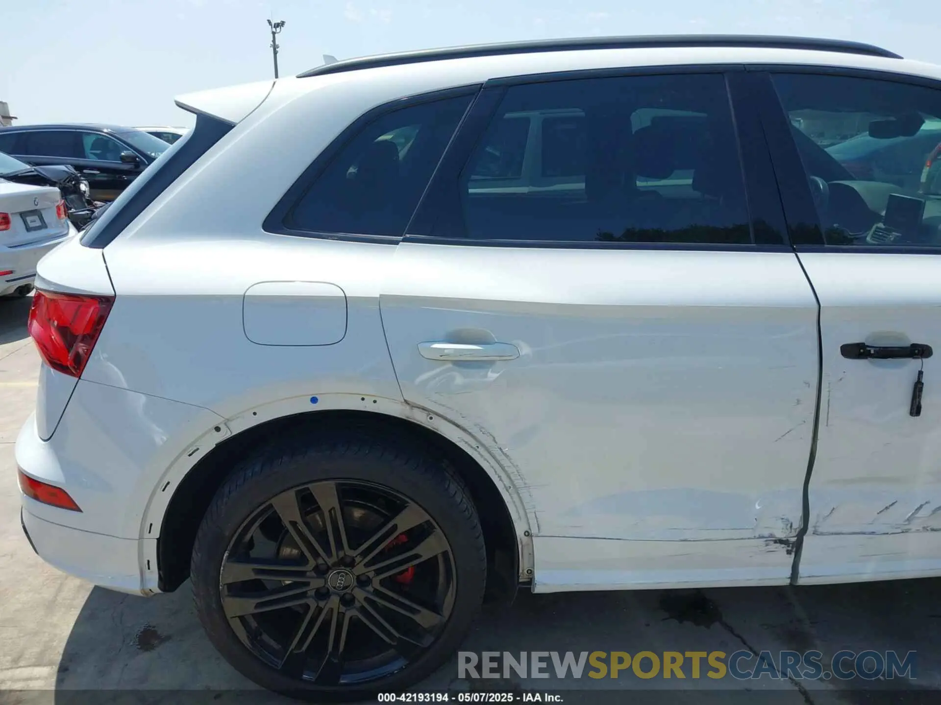 18 Photograph of a damaged car WA1B4AFY8K2107525 AUDI SQ5 2019