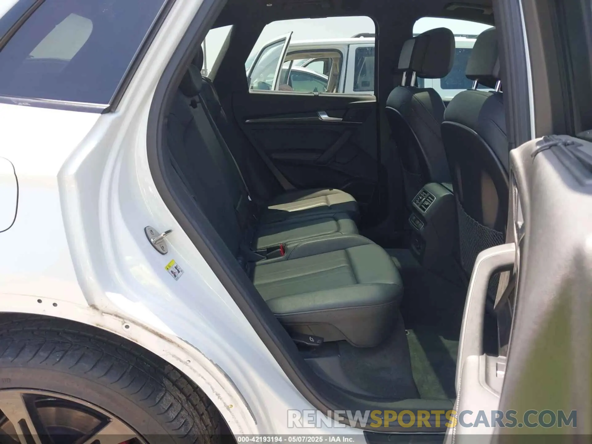 8 Photograph of a damaged car WA1B4AFY8K2107525 AUDI SQ5 2019