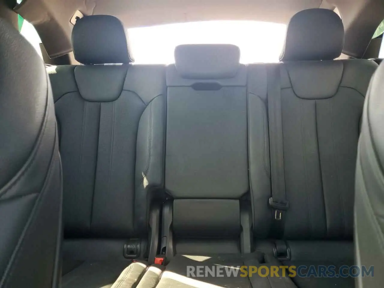 10 Photograph of a damaged car WA1B4AFYXK2027241 AUDI SQ5 2019