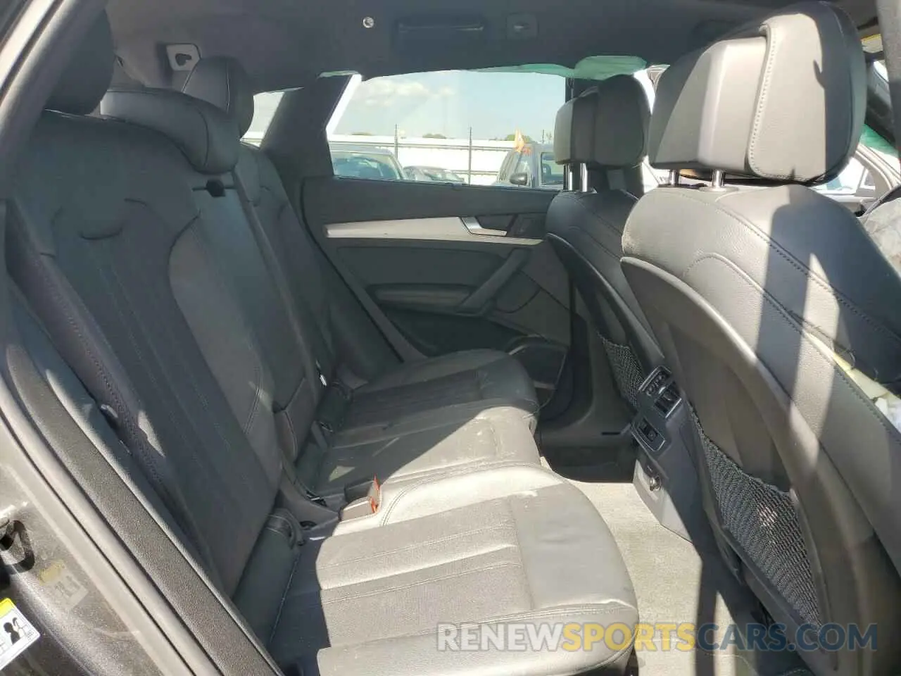 11 Photograph of a damaged car WA1B4AFYXK2027241 AUDI SQ5 2019
