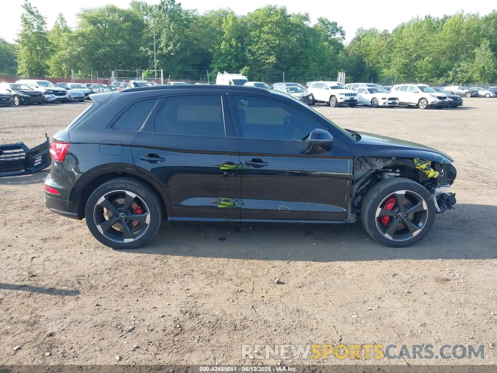 14 Photograph of a damaged car WA1B4BFY8K2055447 AUDI SQ5 2019