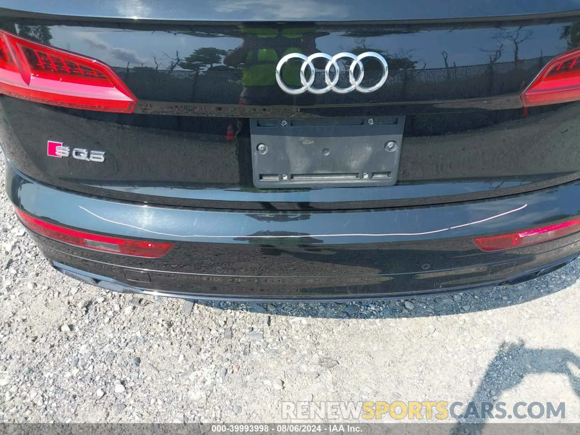 19 Photograph of a damaged car WA1C4AFY6K2004978 AUDI SQ5 2019