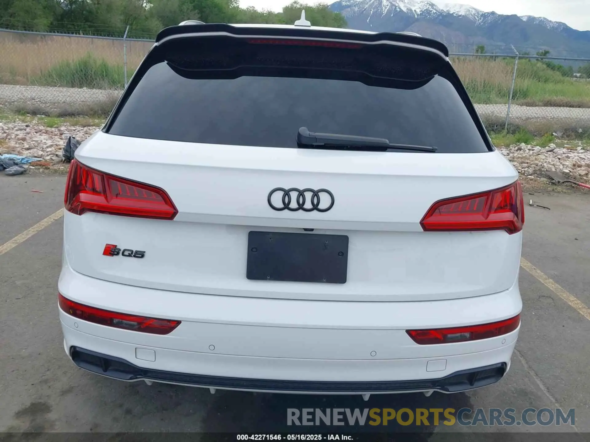 17 Photograph of a damaged car WA1C4AFY7K2015553 AUDI SQ5 2019