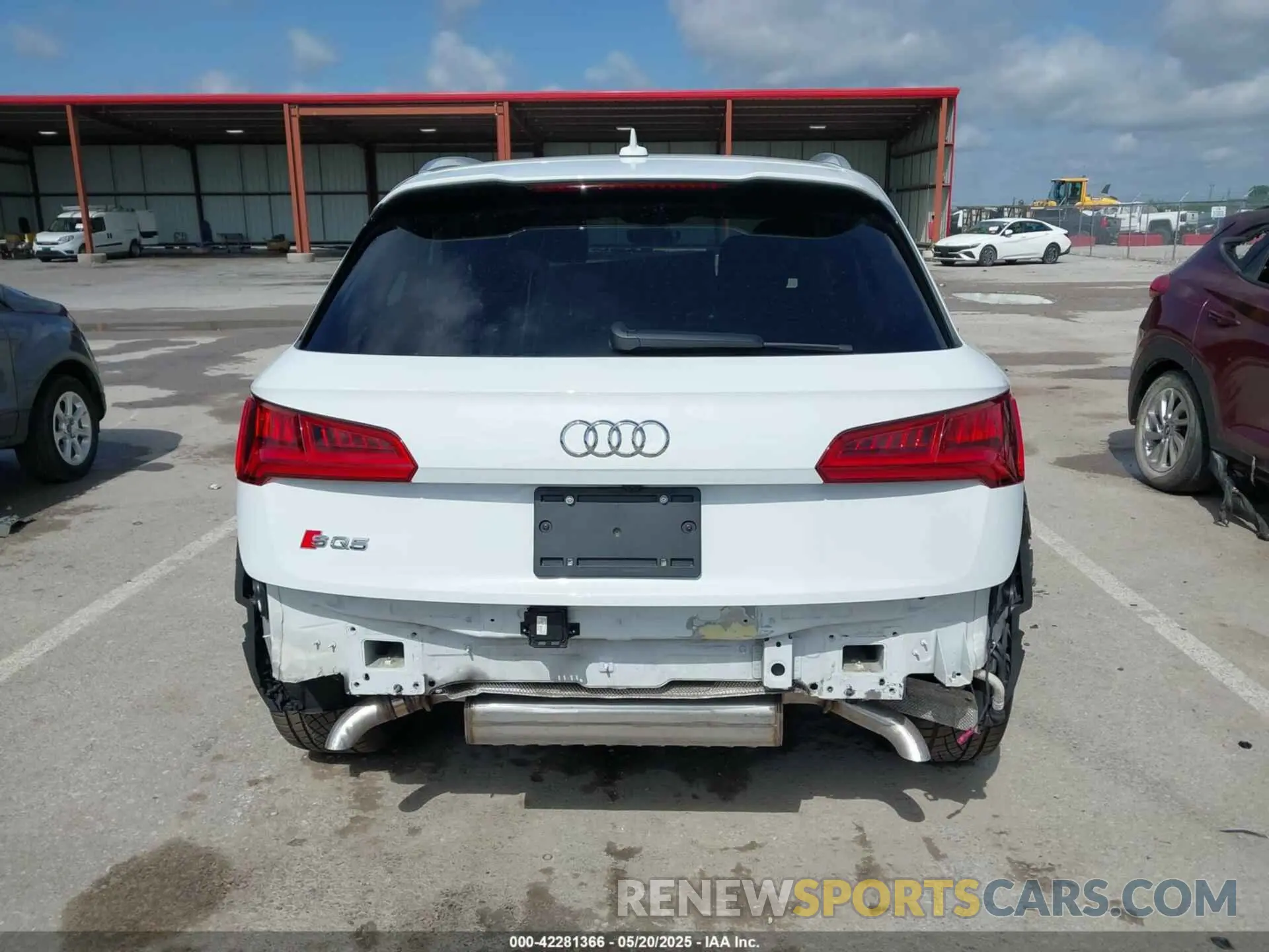 17 Photograph of a damaged car WA1A4AFY9L2004398 AUDI SQ5 2020