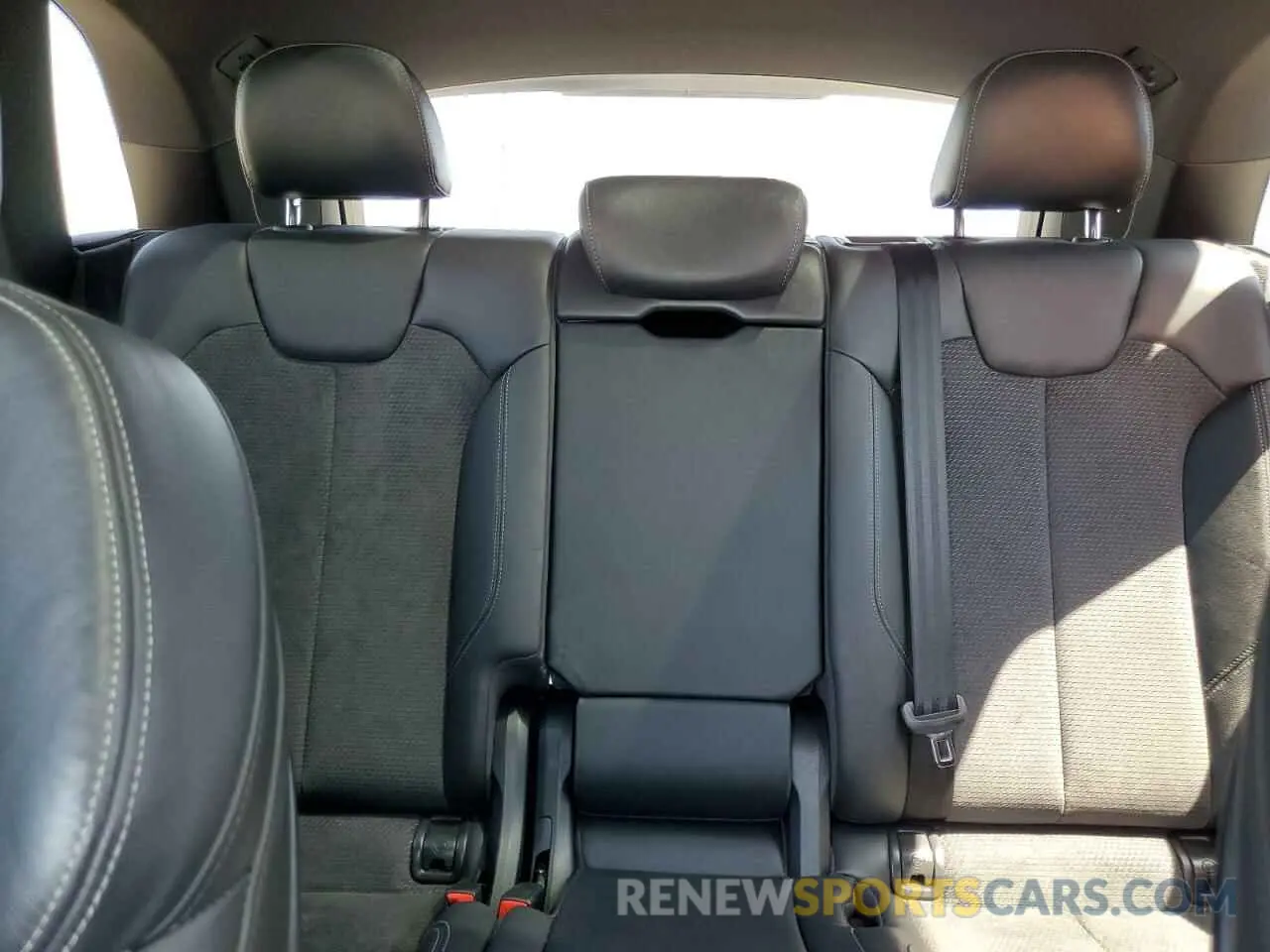 10 Photograph of a damaged car WA1B4AFY6L2015167 AUDI SQ5 2020