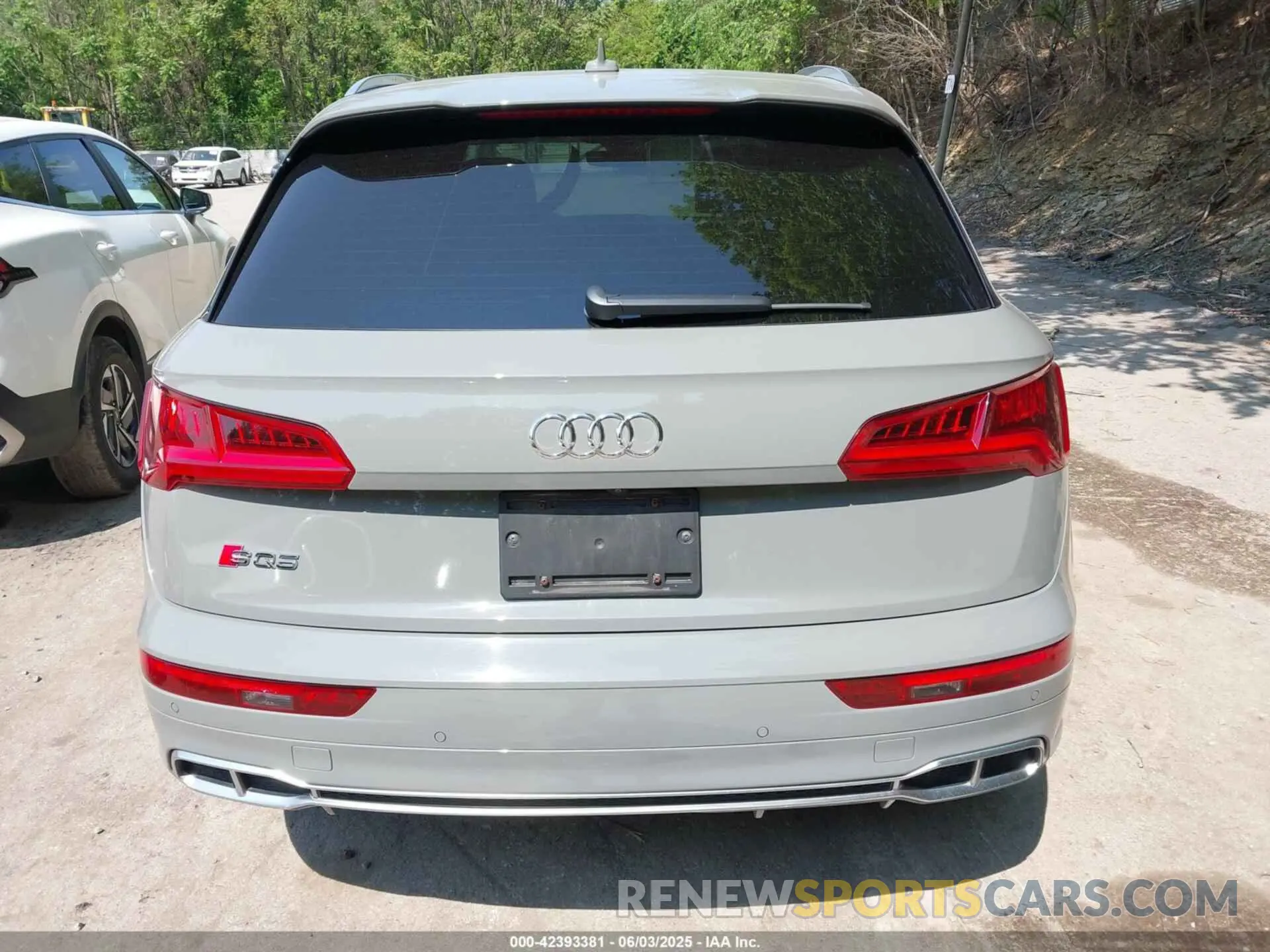 16 Photograph of a damaged car WA1B4AFY7L2042958 AUDI SQ5 2020
