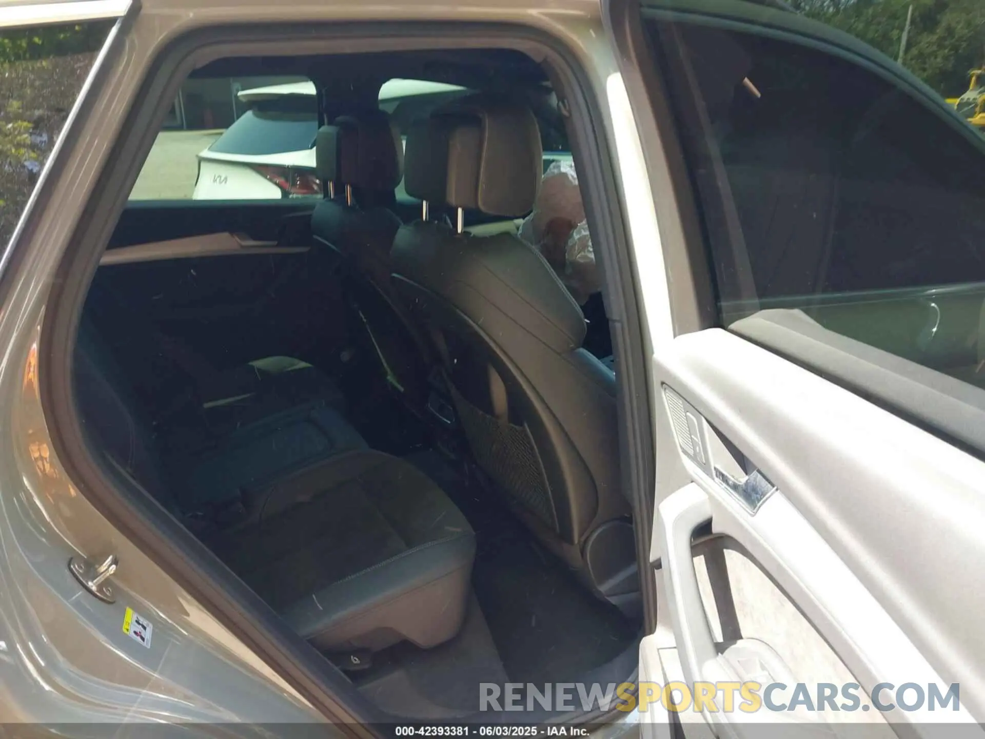 8 Photograph of a damaged car WA1B4AFY7L2042958 AUDI SQ5 2020