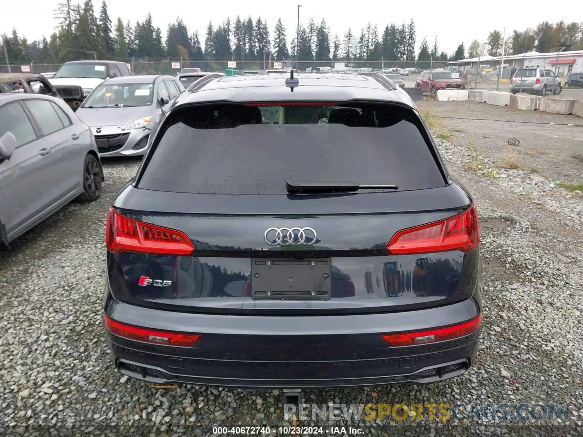 17 Photograph of a damaged car WA1B4AFY7L2066340 AUDI SQ5 2020