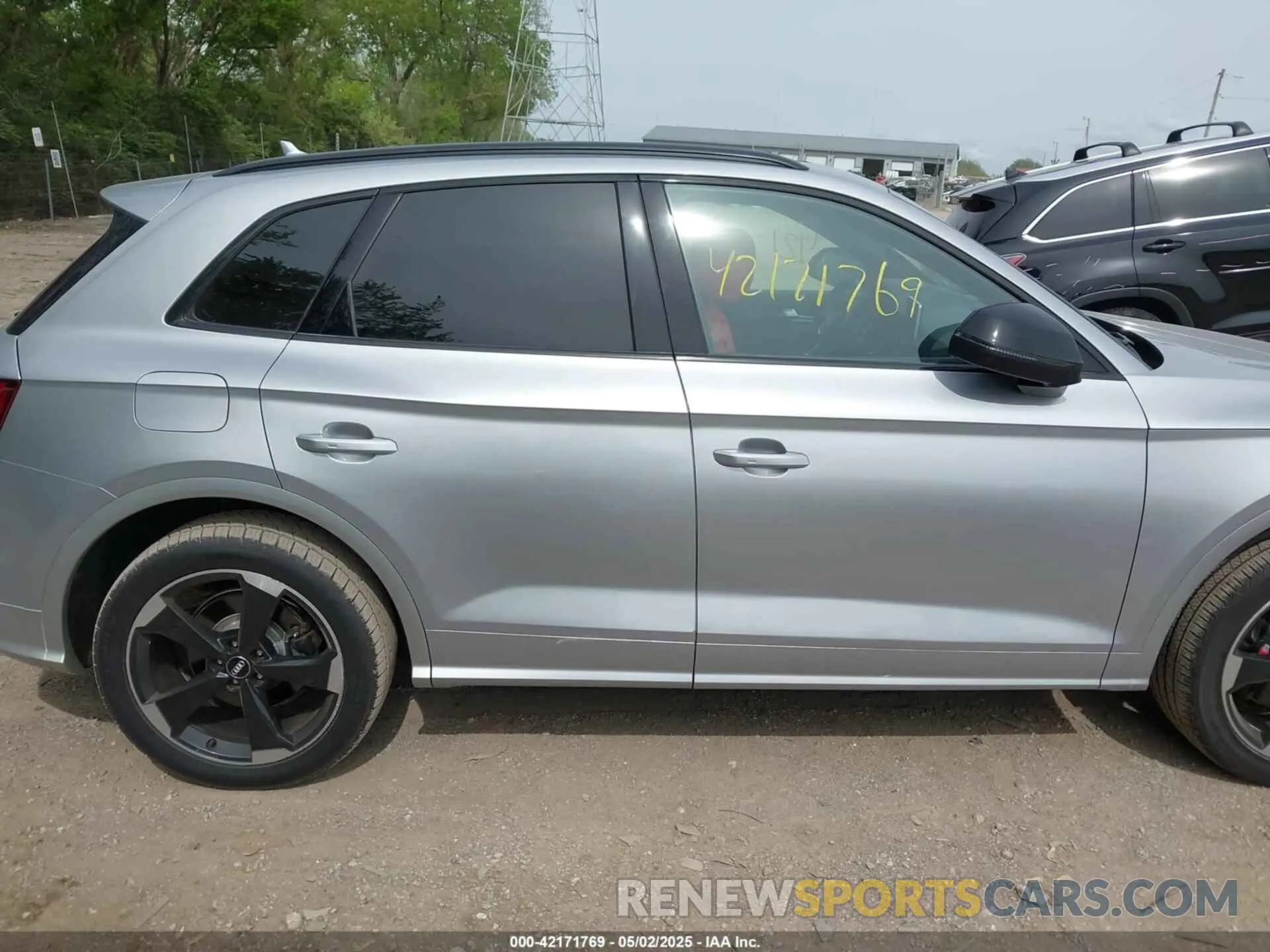 13 Photograph of a damaged car WA1B4AFY7L2085499 AUDI SQ5 2020