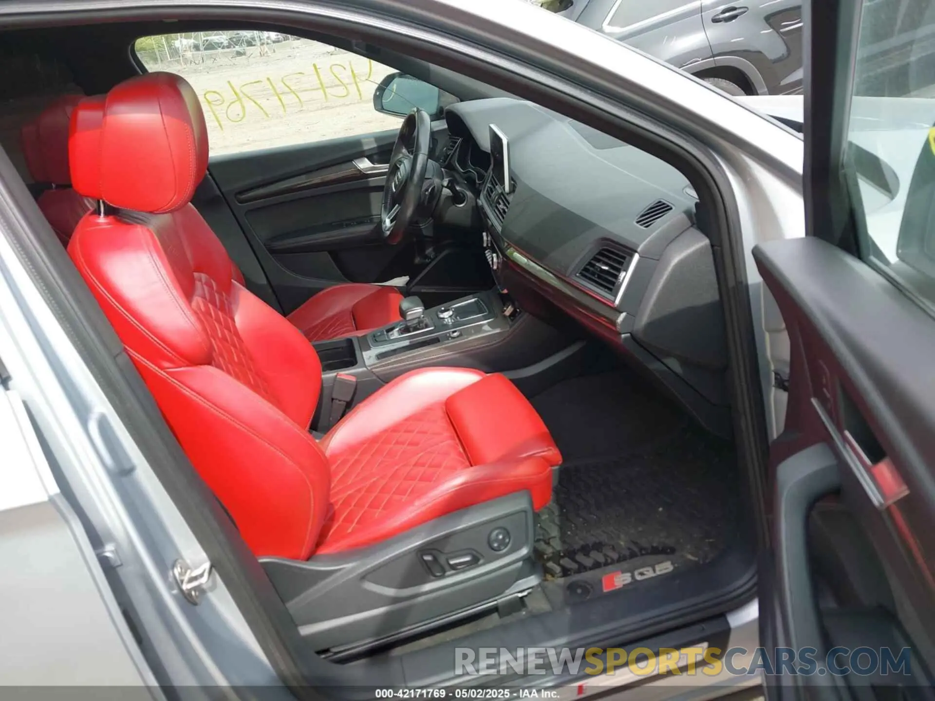 5 Photograph of a damaged car WA1B4AFY7L2085499 AUDI SQ5 2020