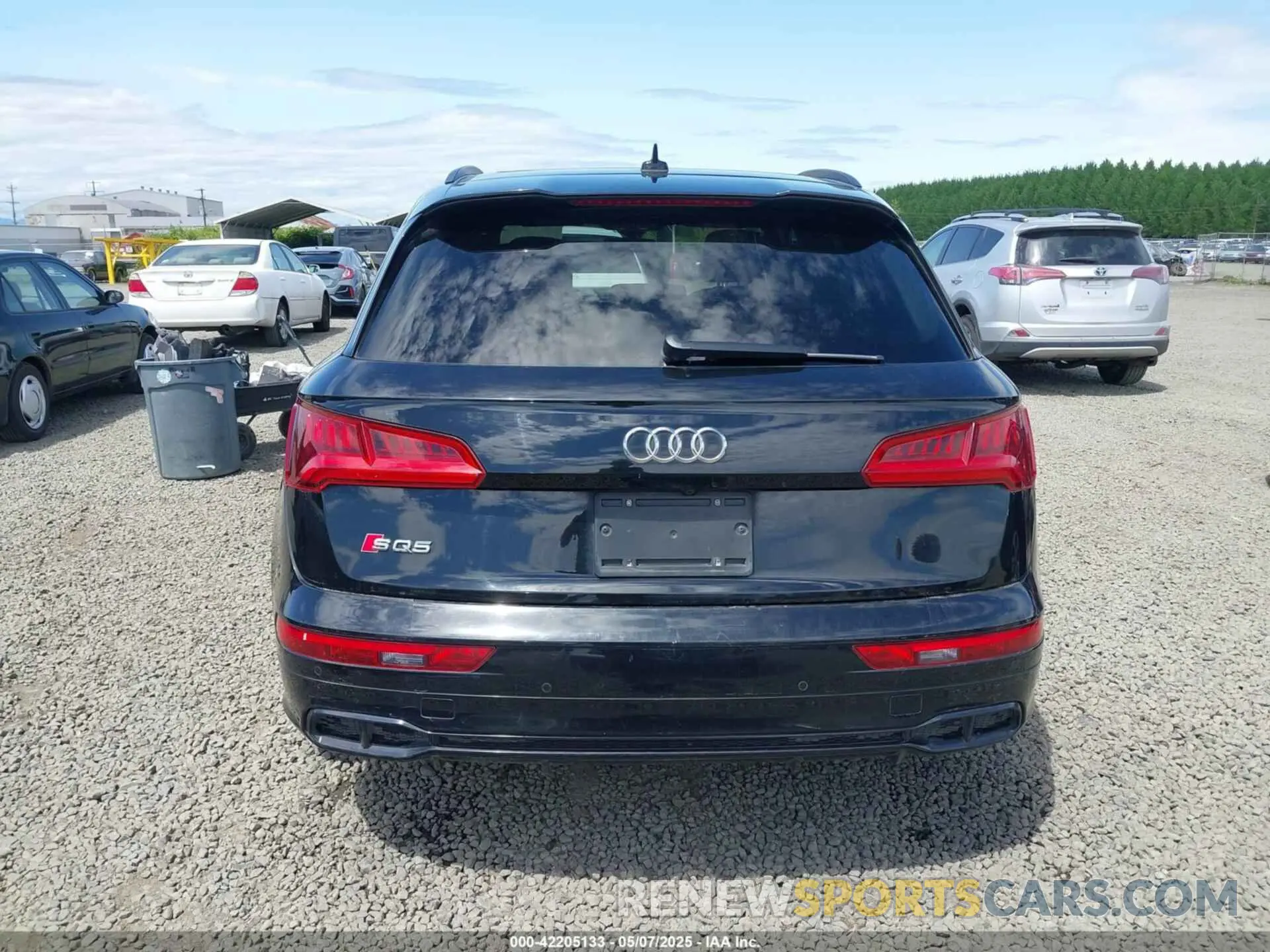 17 Photograph of a damaged car WA1B4AFY8L2040006 AUDI SQ5 2020