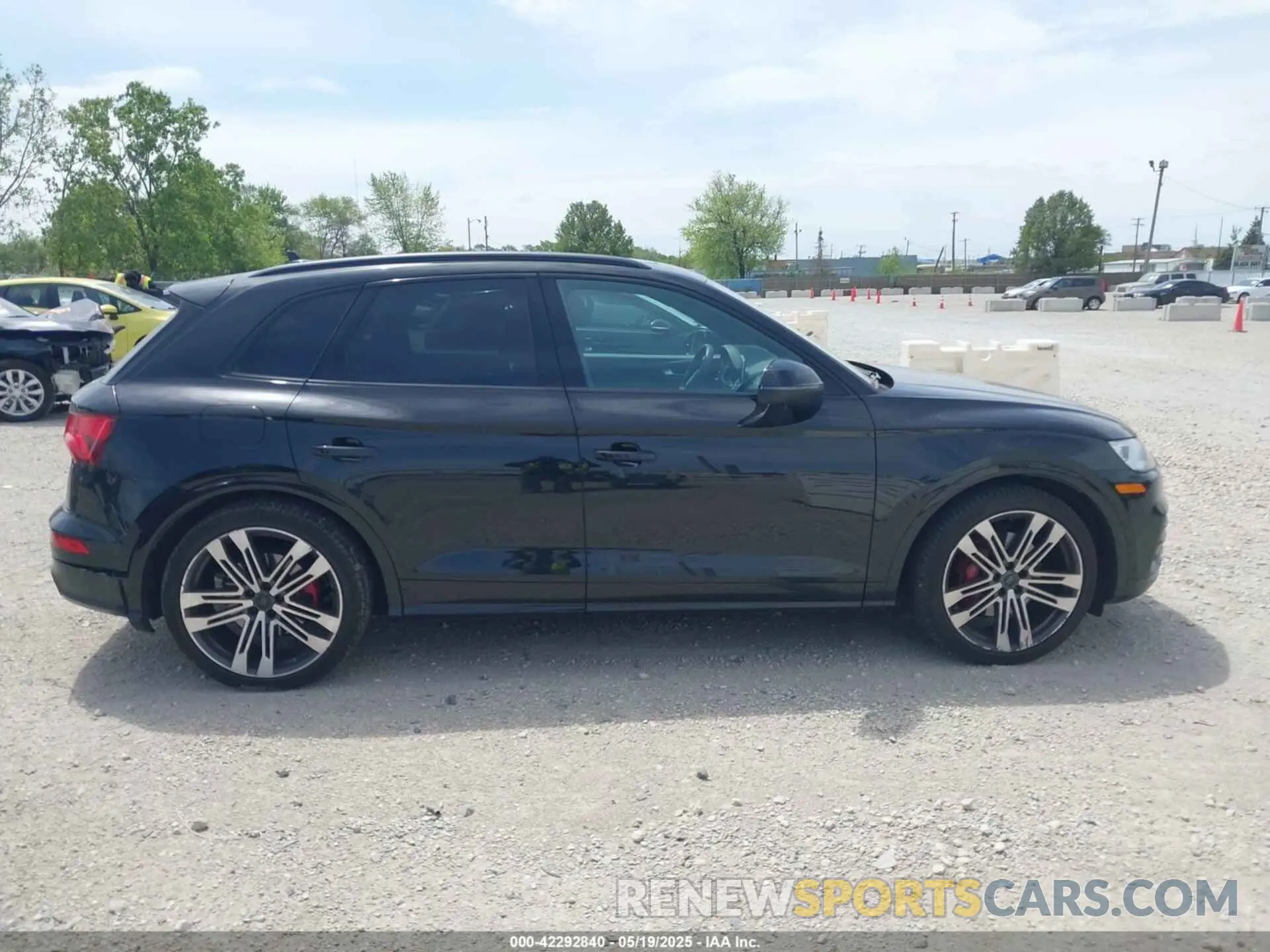 13 Photograph of a damaged car WA1B4AFY9L2041309 AUDI SQ5 2020