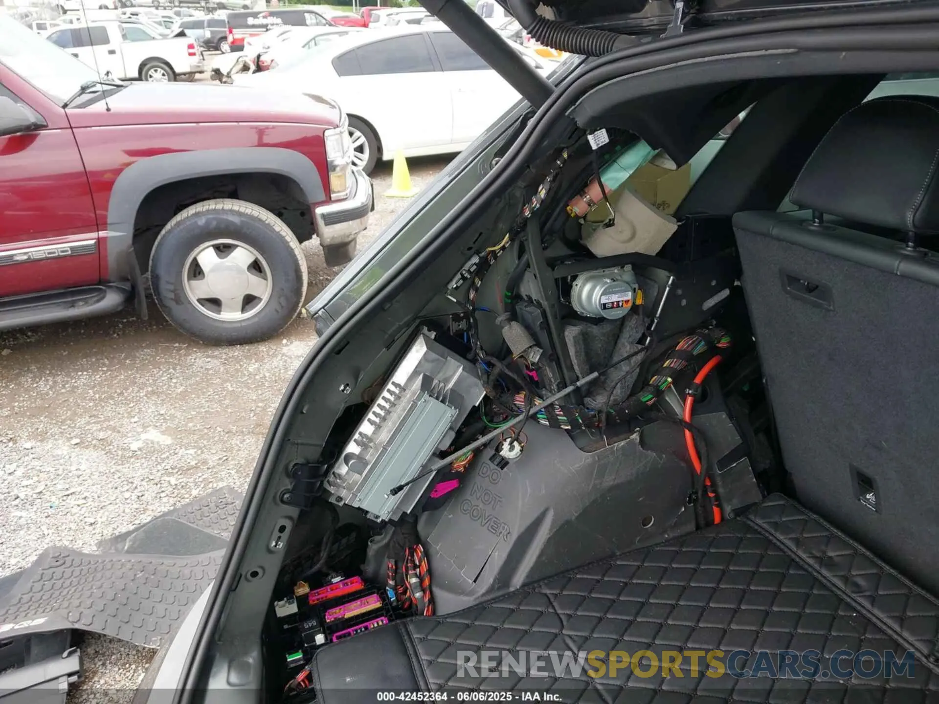 6 Photograph of a damaged car WA1C4AFY1L2107498 AUDI SQ5 2020