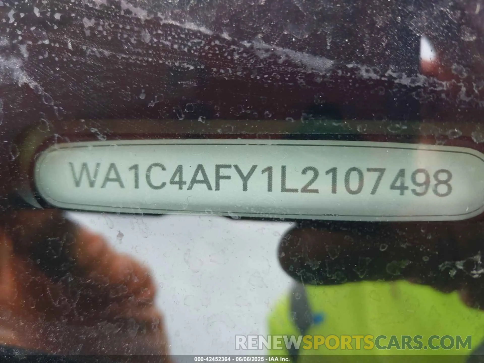 9 Photograph of a damaged car WA1C4AFY1L2107498 AUDI SQ5 2020