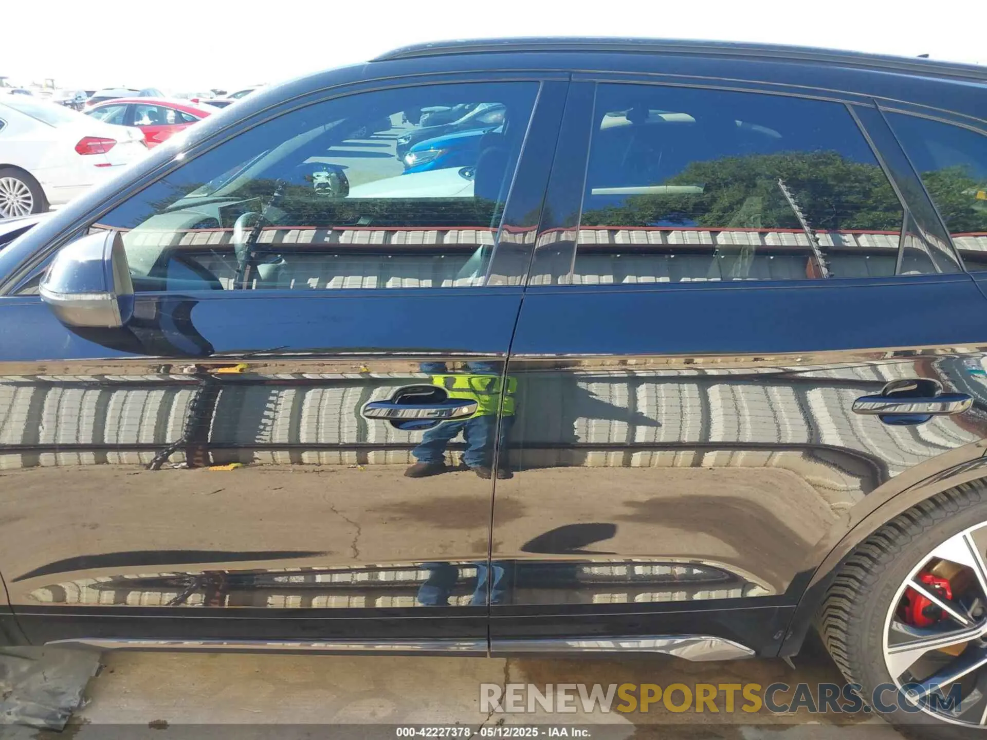 14 Photograph of a damaged car WA1B4AFY1M2001646 AUDI SQ5 2021