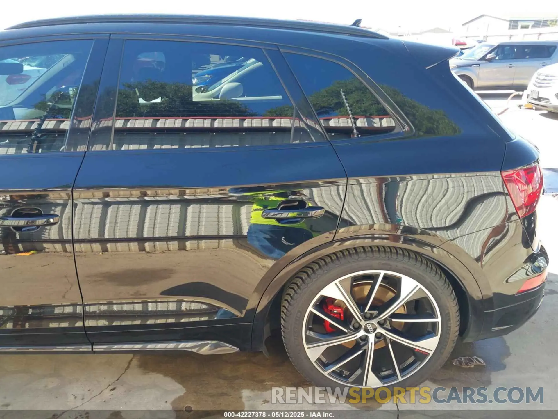 19 Photograph of a damaged car WA1B4AFY1M2001646 AUDI SQ5 2021
