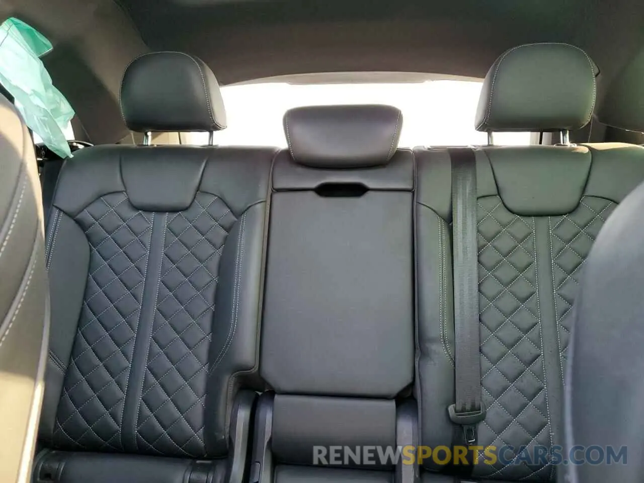 10 Photograph of a damaged car WA1B4AFY4M2047052 AUDI SQ5 2021