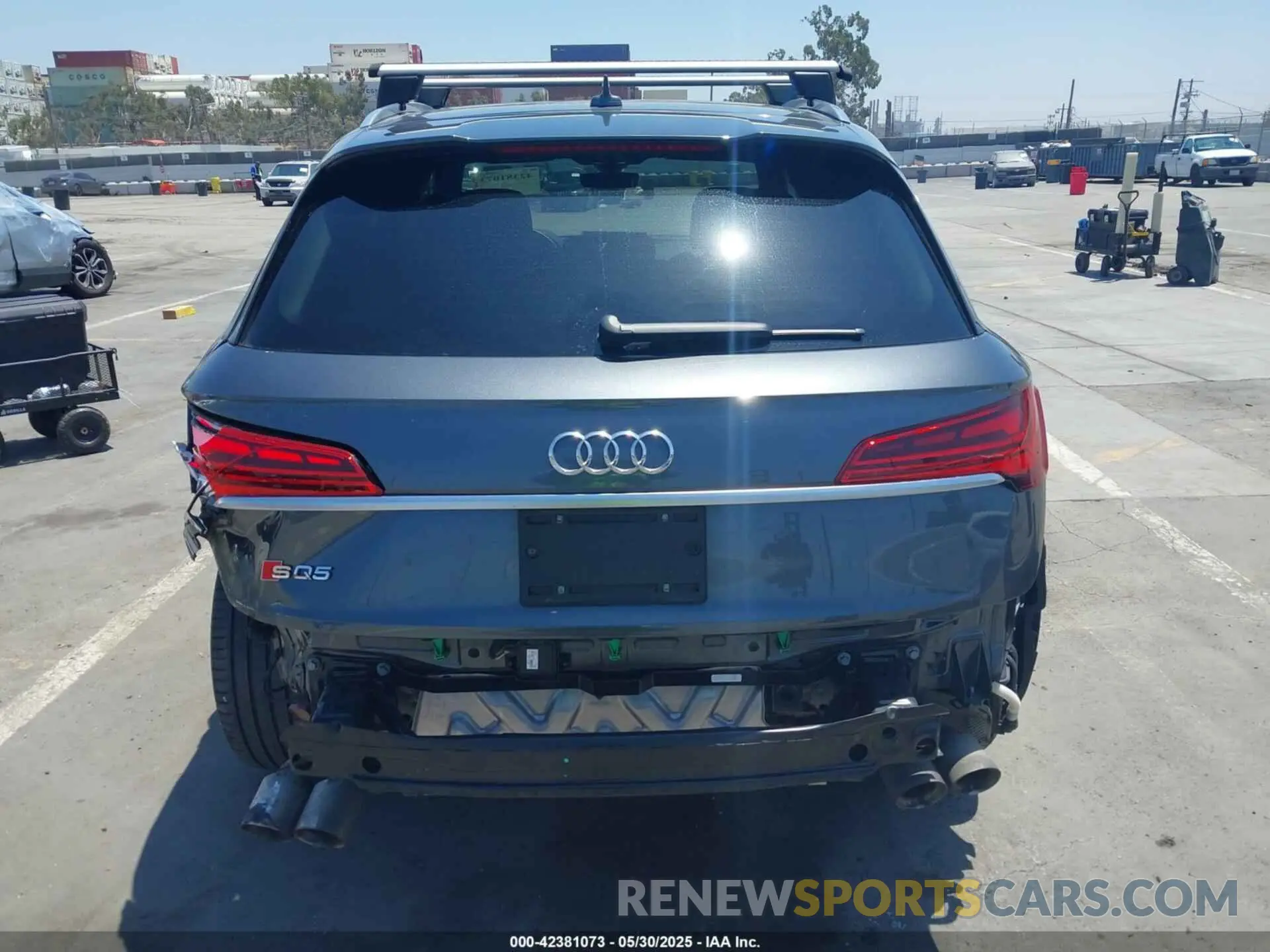17 Photograph of a damaged car WA1B4AFY0N2130849 AUDI SQ5 2022