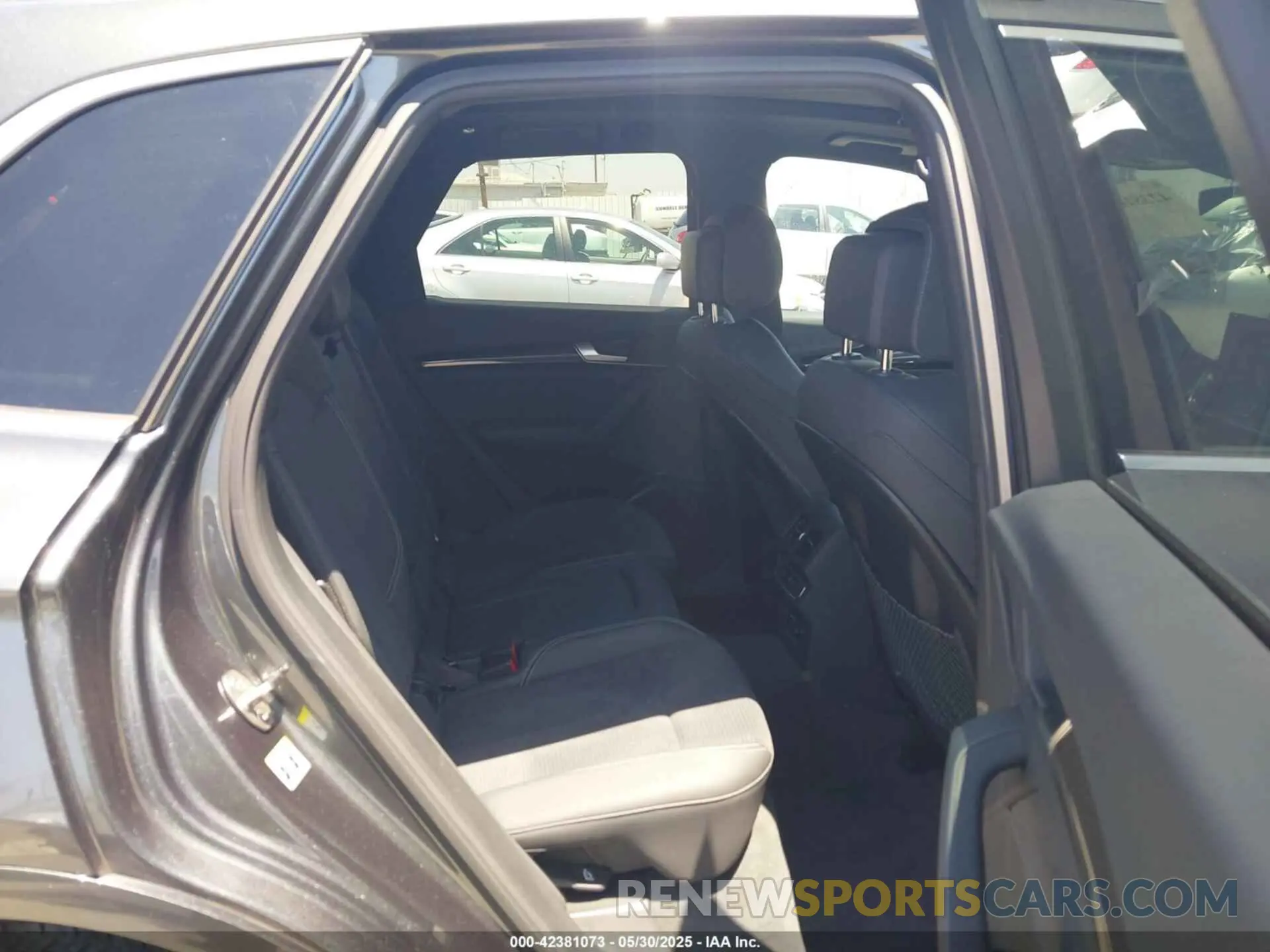 8 Photograph of a damaged car WA1B4AFY0N2130849 AUDI SQ5 2022