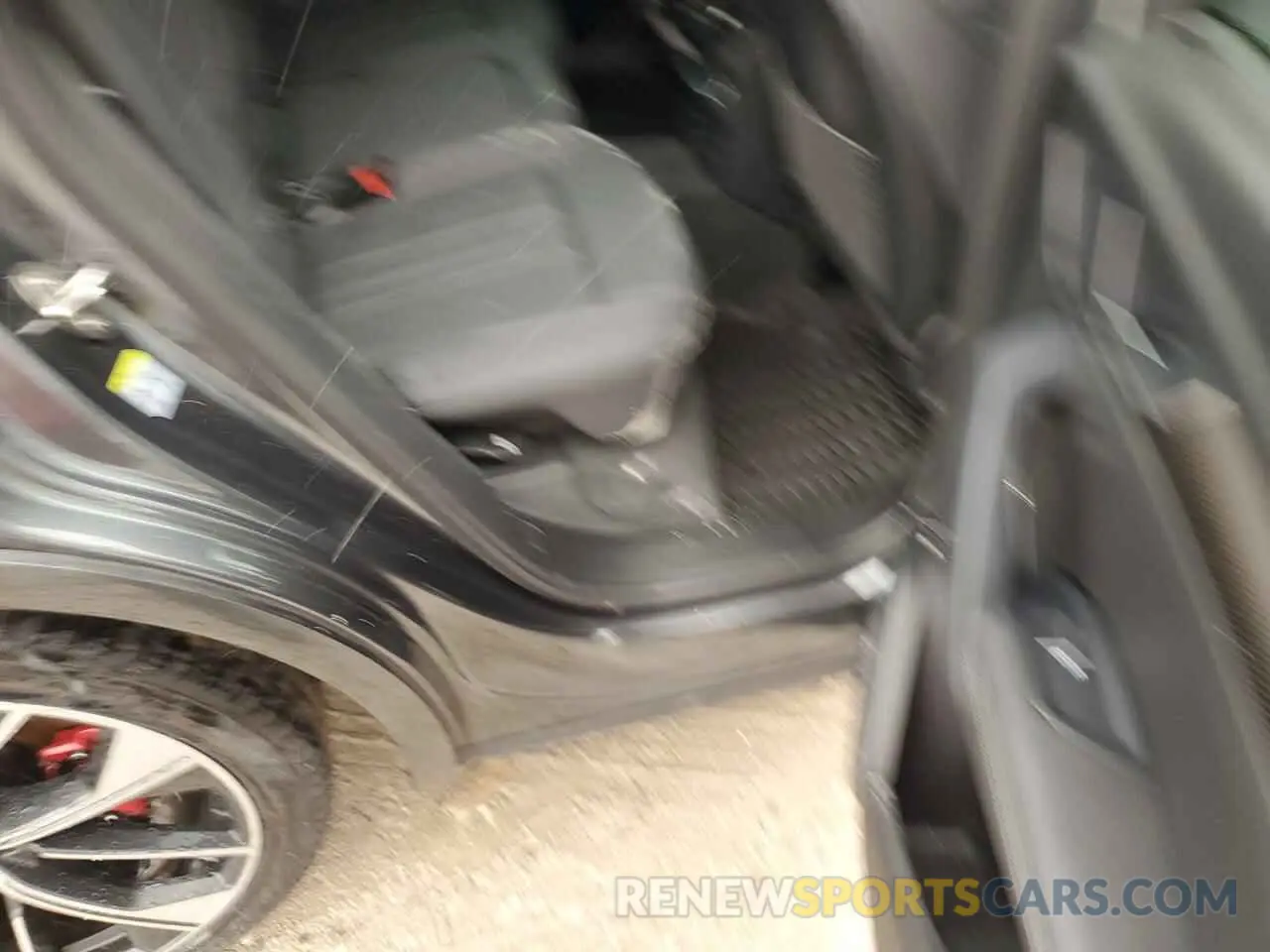 11 Photograph of a damaged car WA1B4AFY1N2026919 AUDI SQ5 2022