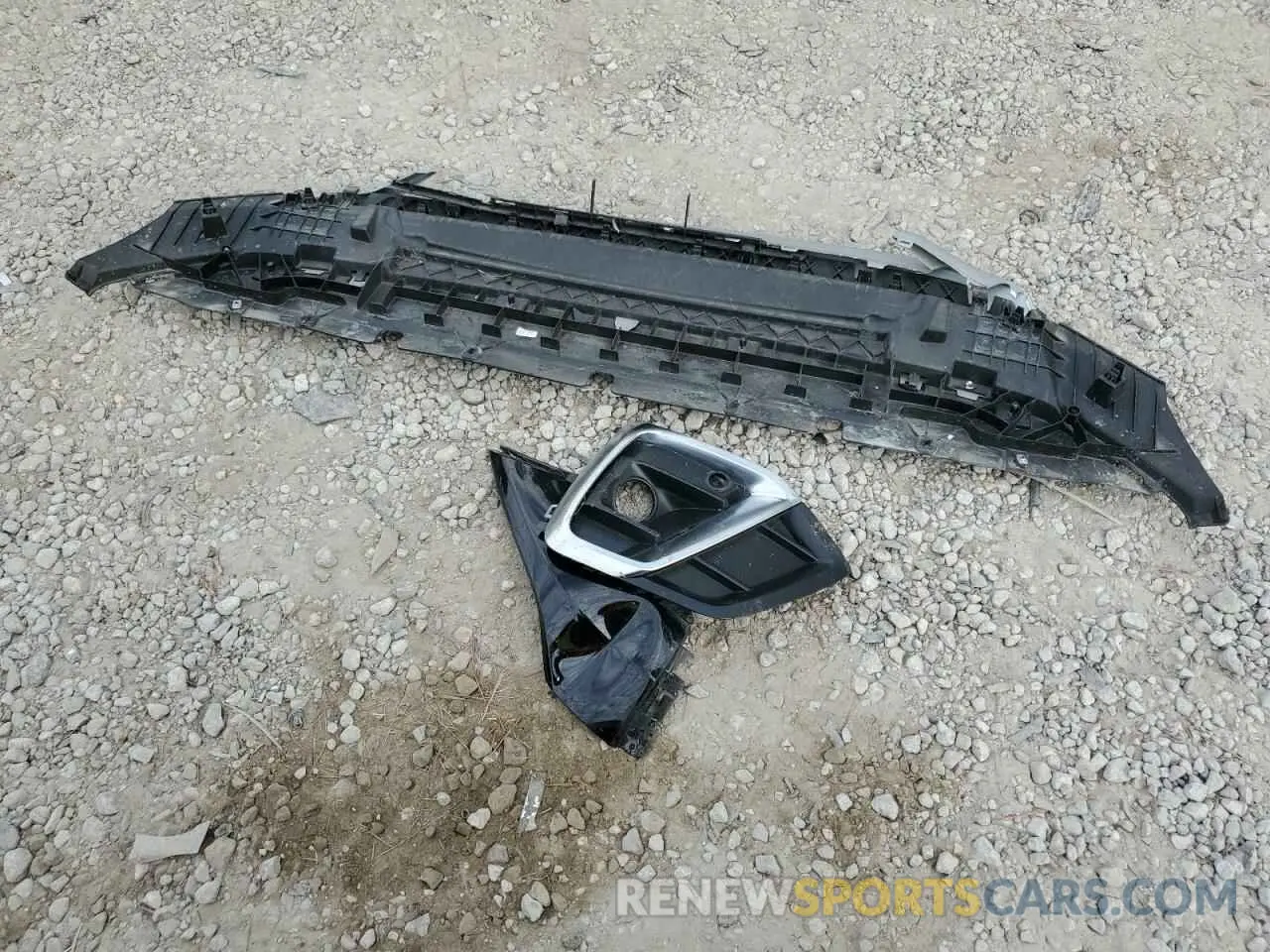 13 Photograph of a damaged car WA1B4AFY3N2039171 AUDI SQ5 2022