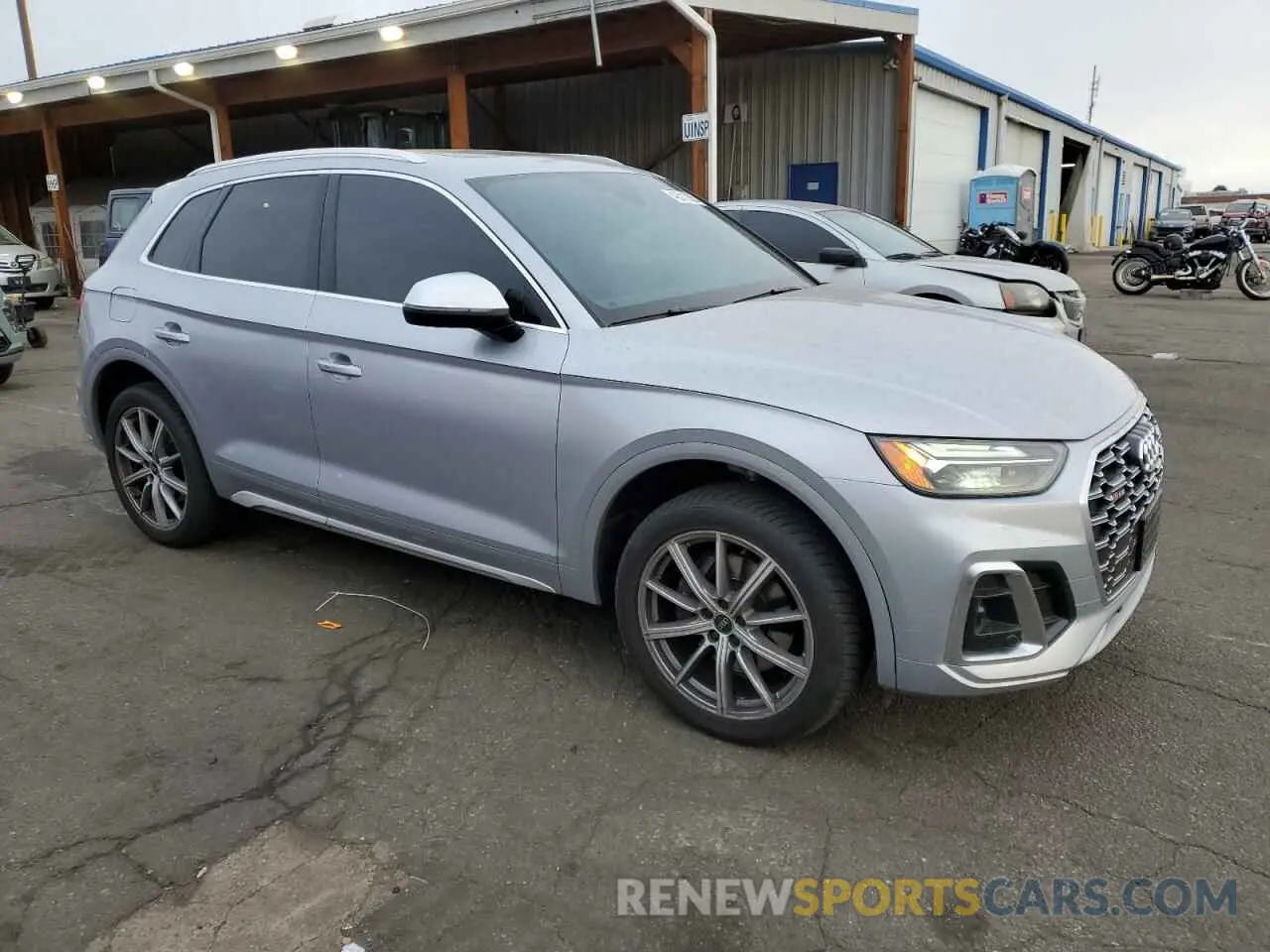 4 Photograph of a damaged car WA1B4AFY3N2093361 AUDI SQ5 2022