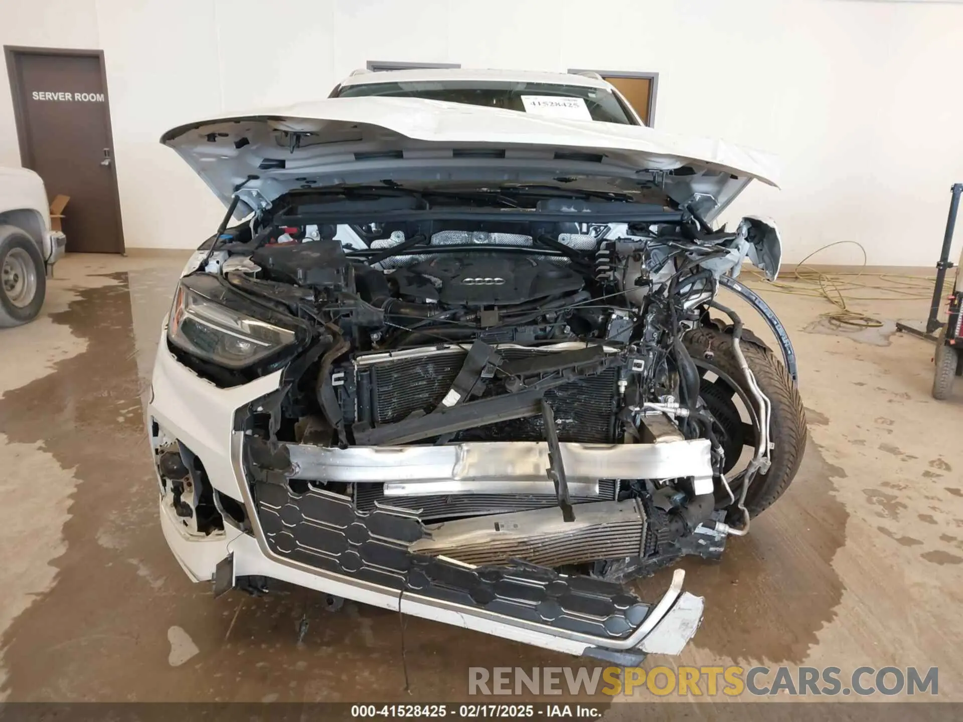 11 Photograph of a damaged car WA1B4AFY5N2043366 AUDI SQ5 2022
