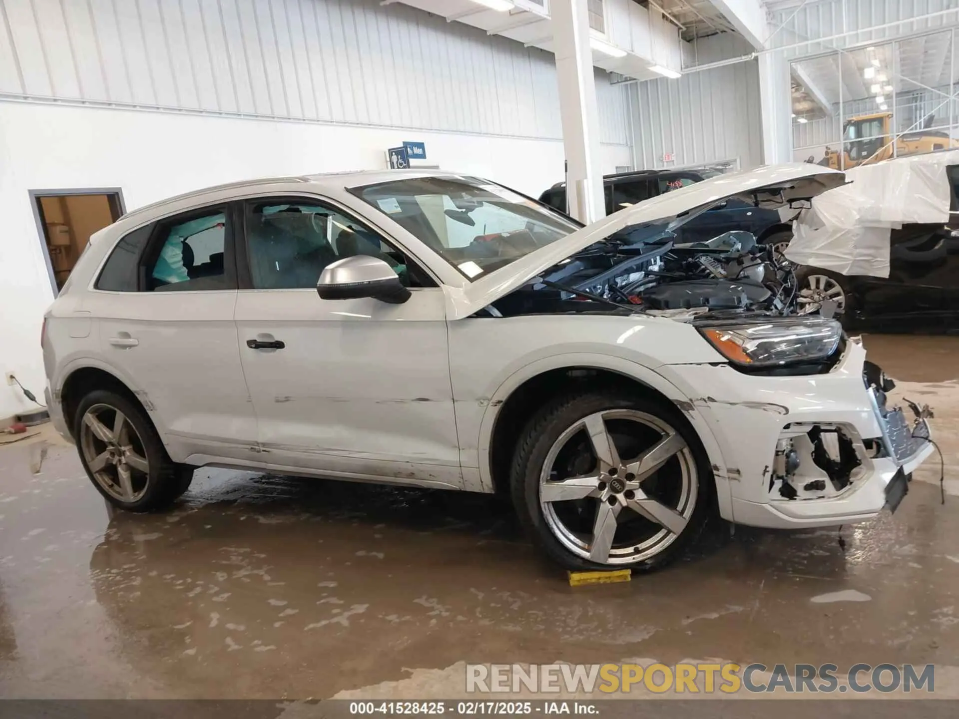 12 Photograph of a damaged car WA1B4AFY5N2043366 AUDI SQ5 2022