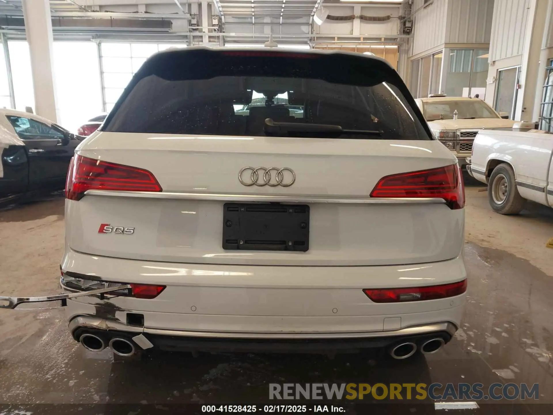 15 Photograph of a damaged car WA1B4AFY5N2043366 AUDI SQ5 2022
